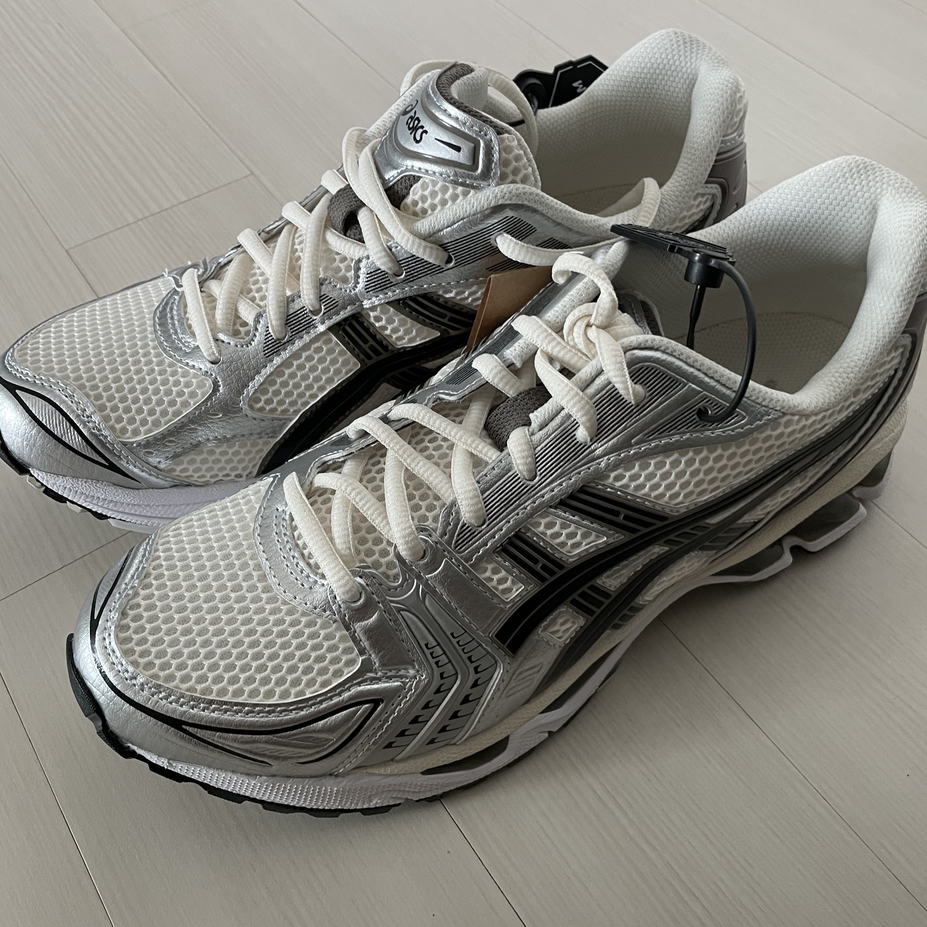 Asics Gel-Kayano 14 Cream Black 착용 스타일 - 1