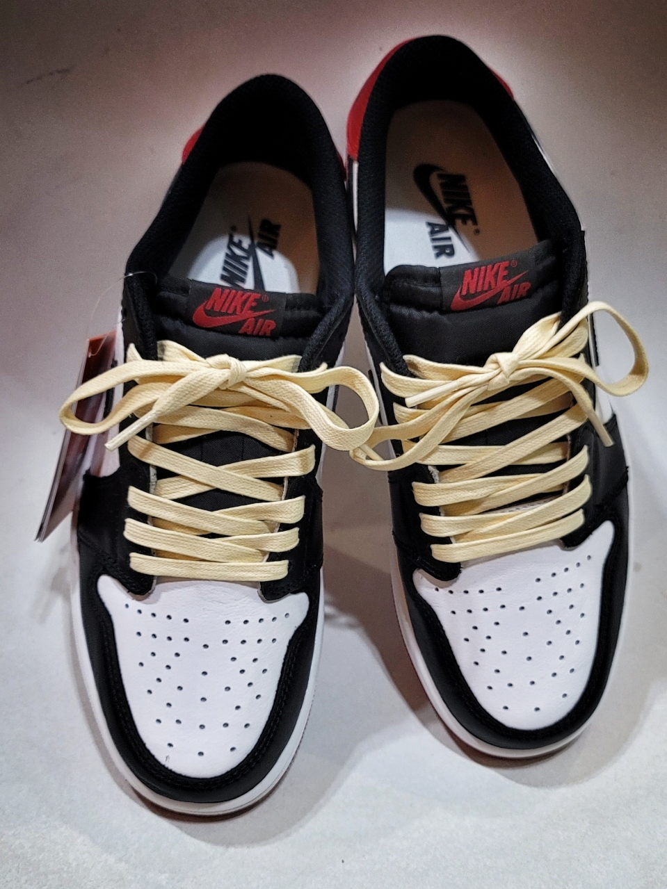 Jordan 1 Retro Low OG Black Toe 착용 스타일 - 2