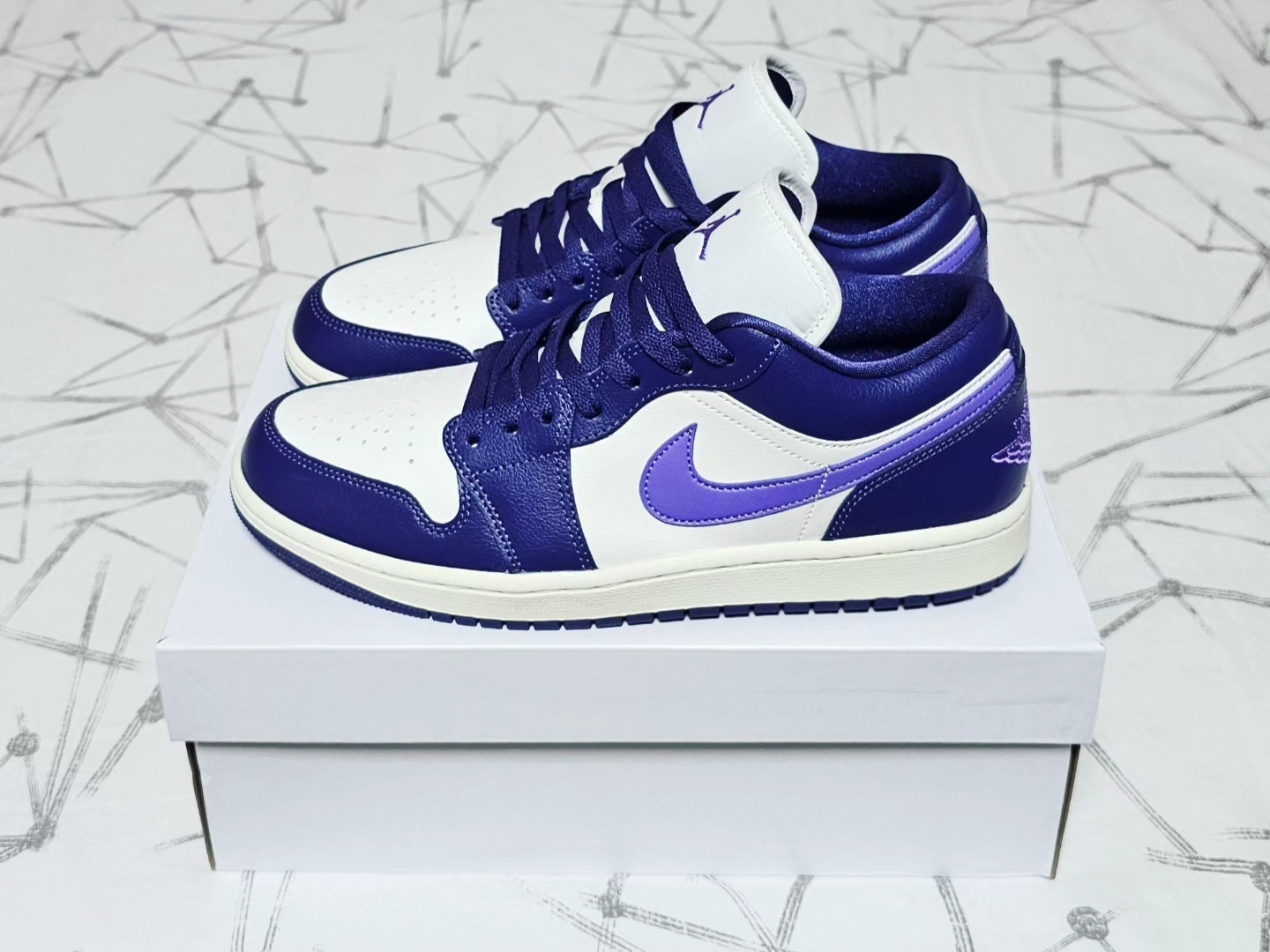 (W) Jordan 1 Low Sky J Purple Sail 착용 스타일 - 2
