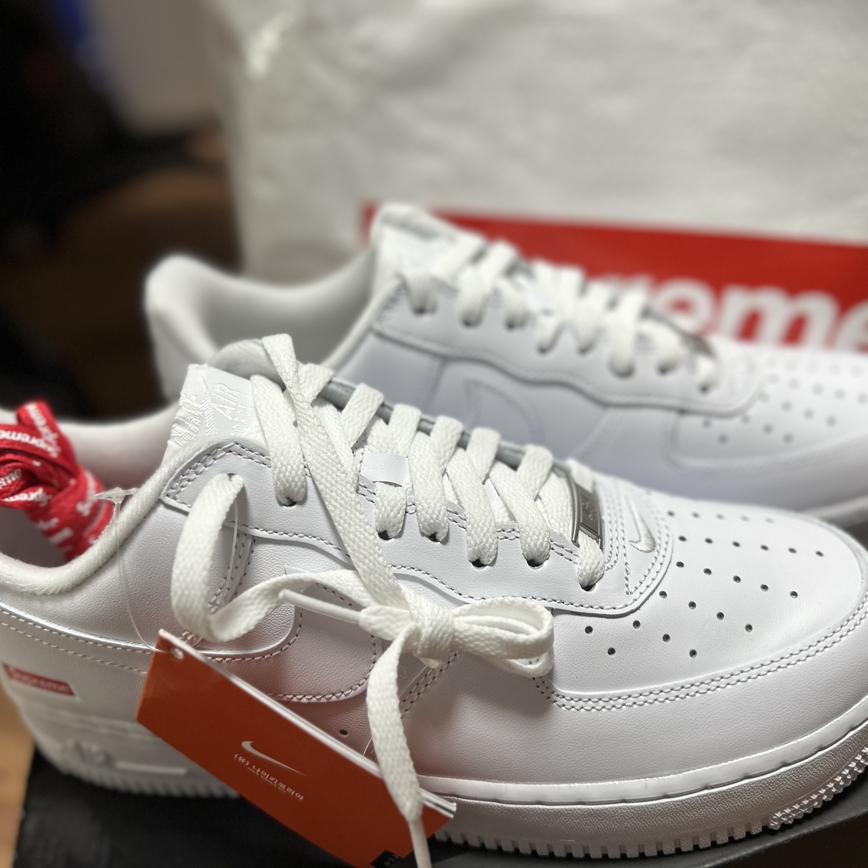 Nike x Supreme Air Force 1 Low White 착용 스타일