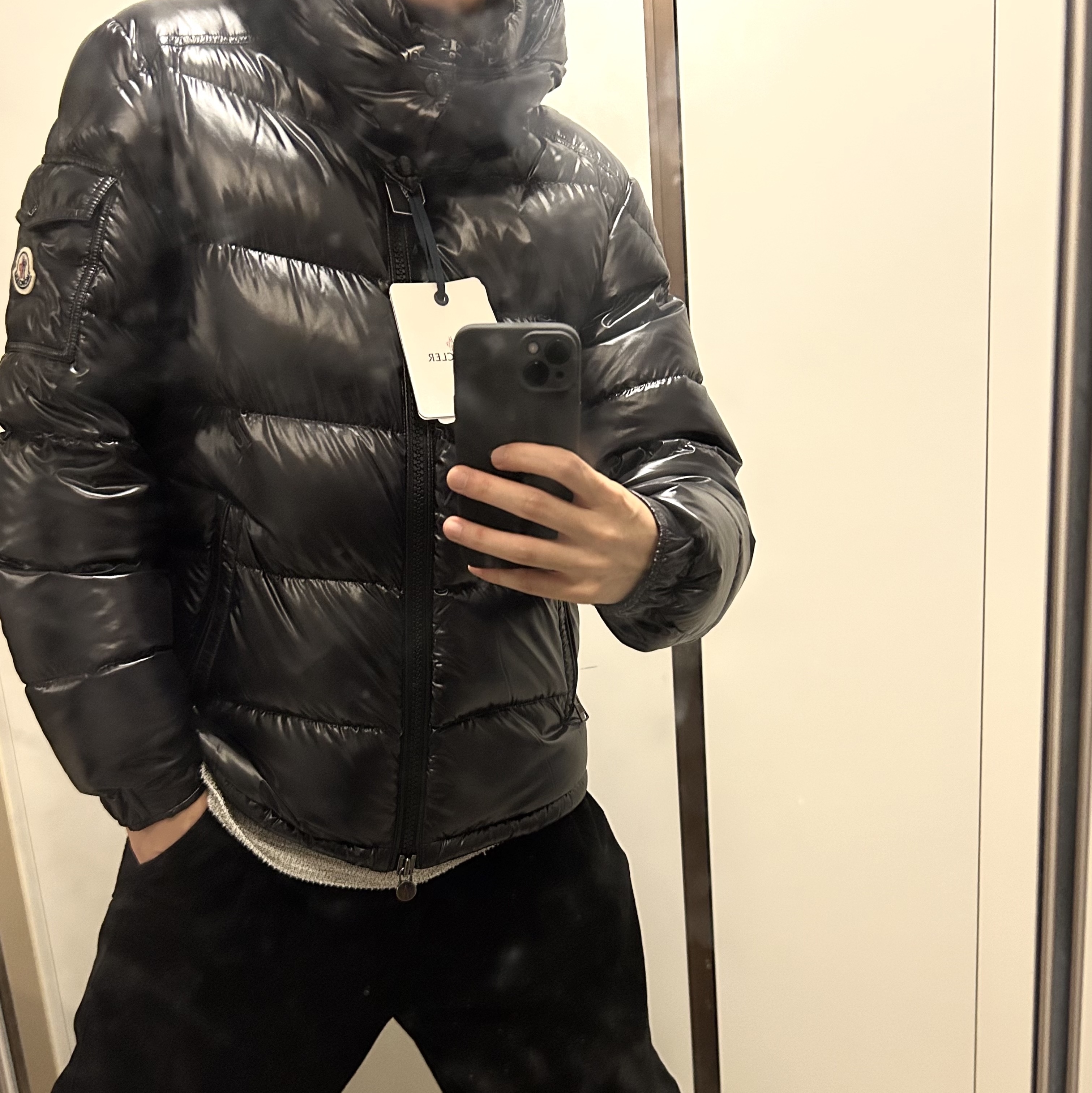 Moncler Maya Short Down Jacket Black - 23FW 착용 스타일 - 2