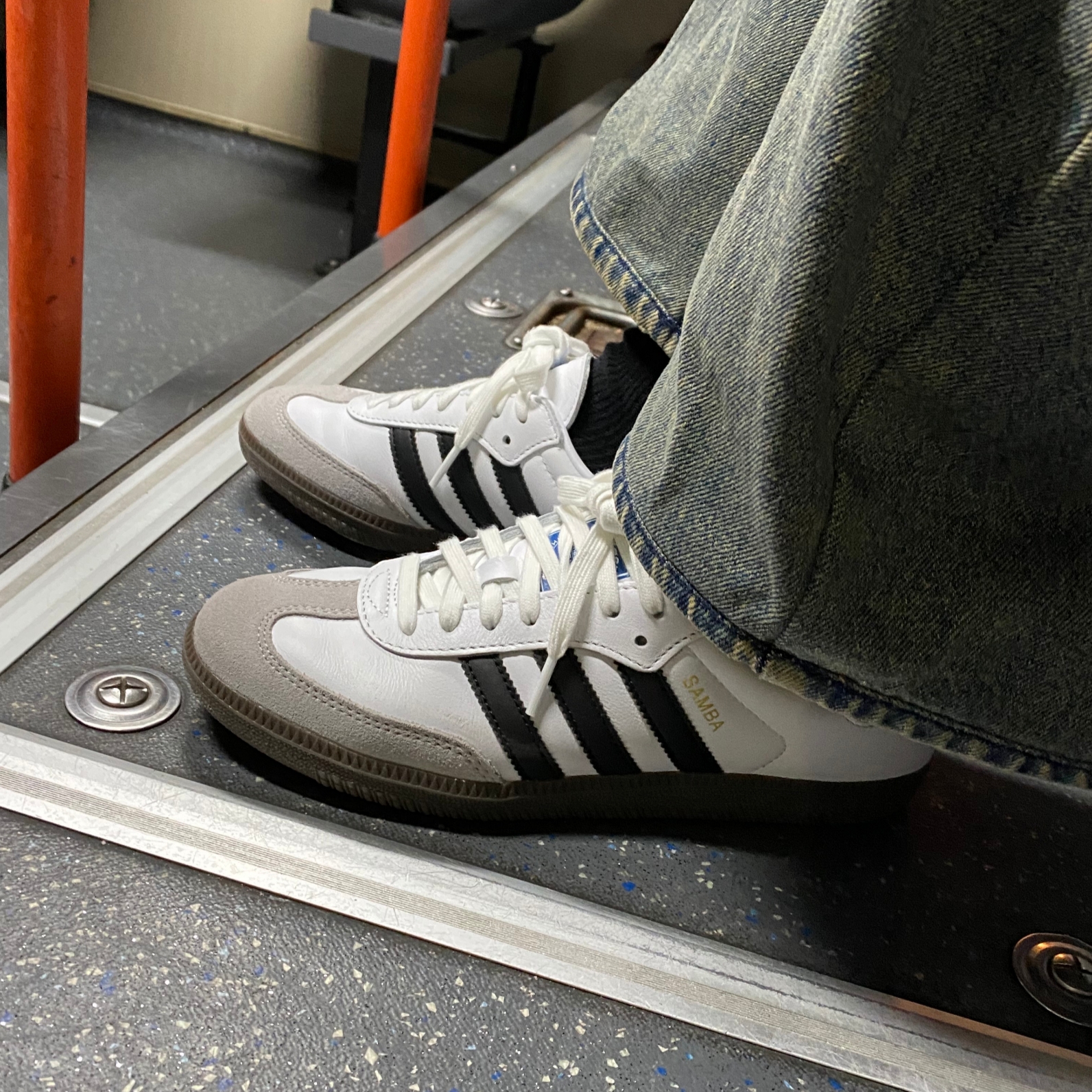 Adidas Samba OG Cloud White 착용 스타일