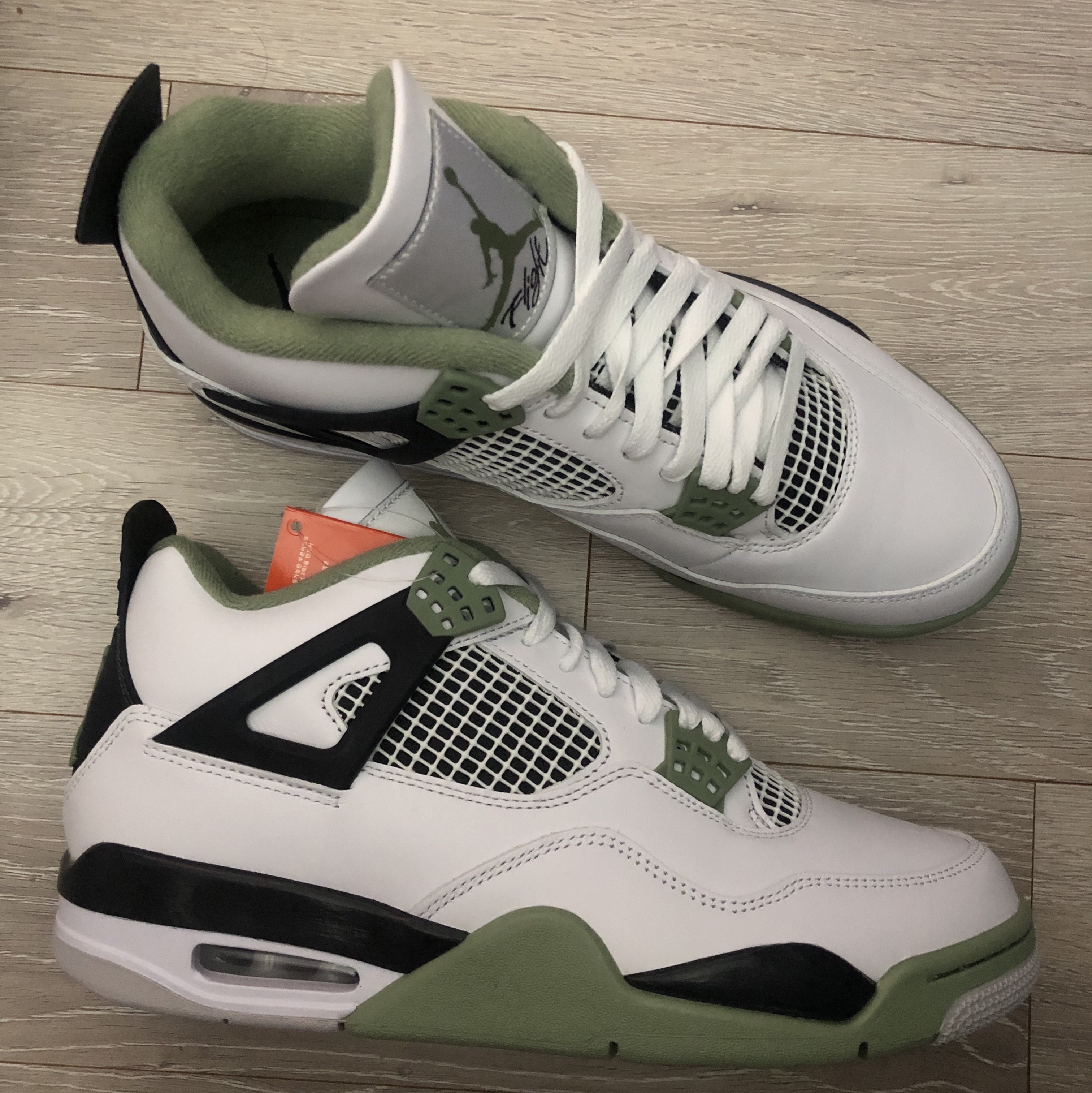 (W) Jordan 4 Retro Oil Green 착용 스타일