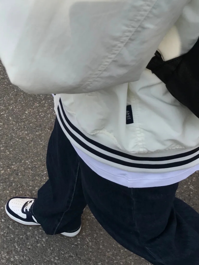 Nike Air Force 1 '07 LV8 Midnight Navy 착용 스타일 - 2
