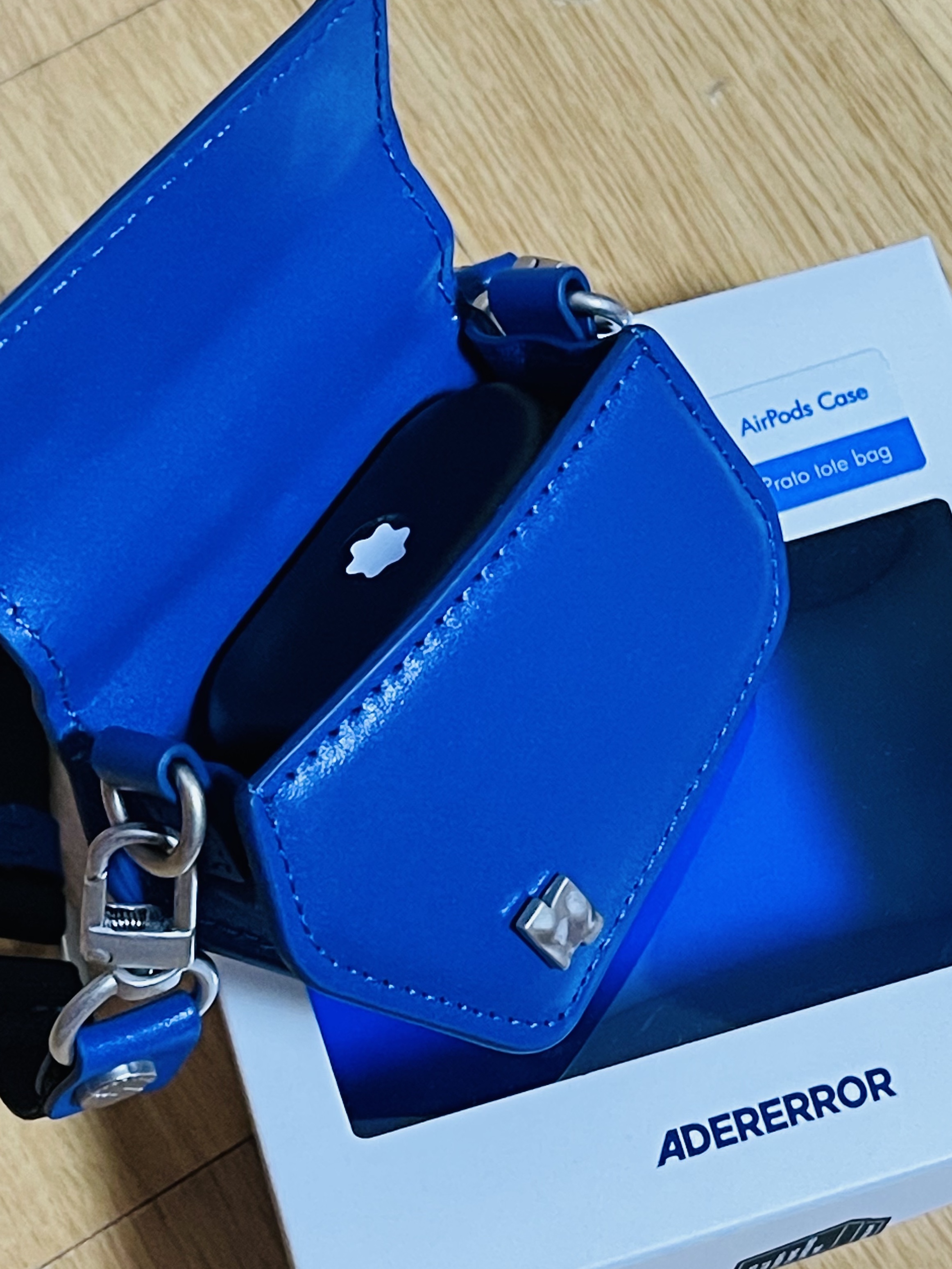 Ader Error Prato AirPods Pouch Z-Blue 착용 스타일 - 2