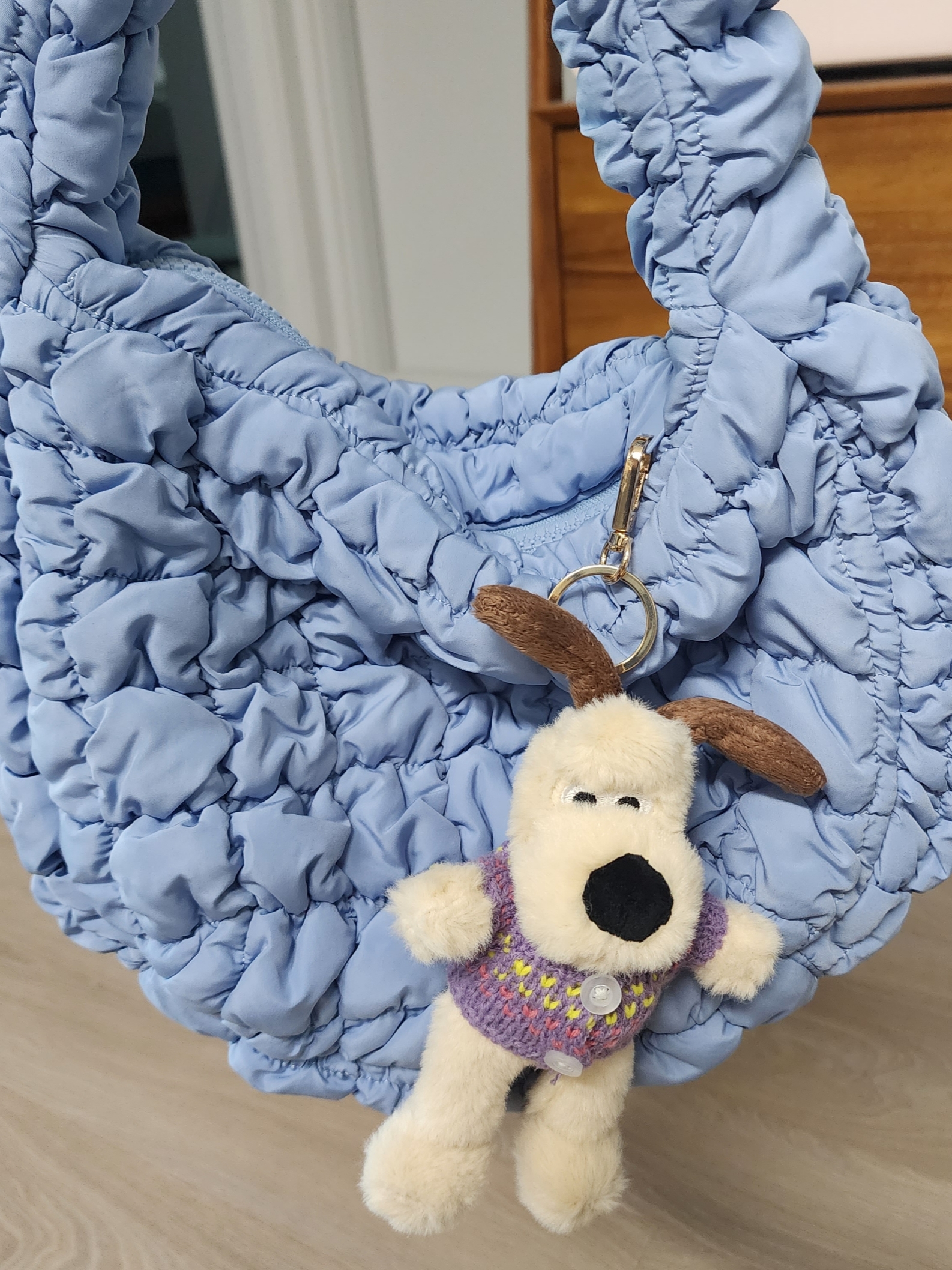 COS Quilted Mini Bag Light Blue 착용 스타일