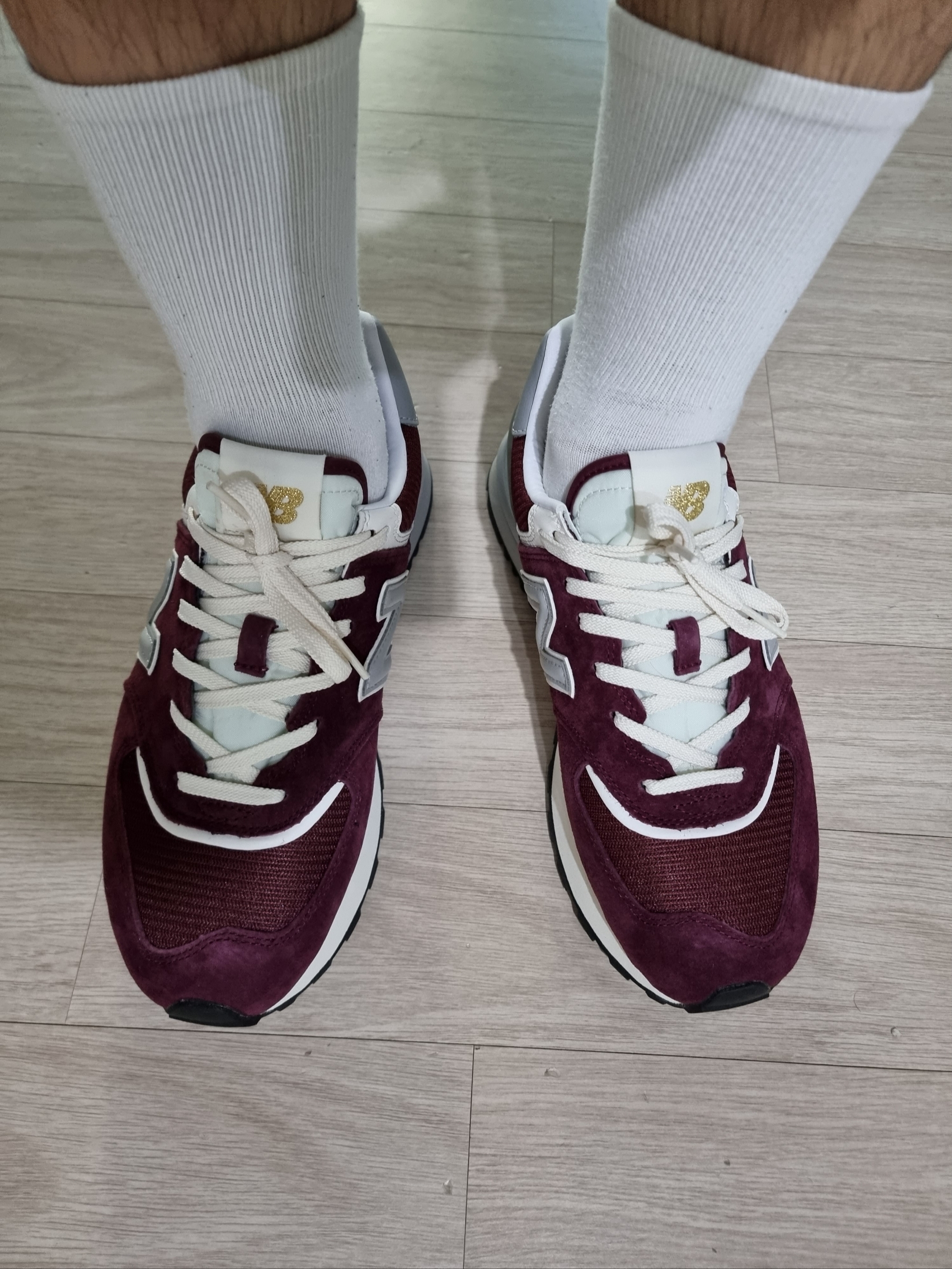 New Balance 574 Legacy Burgundy 착용 스타일 - 2