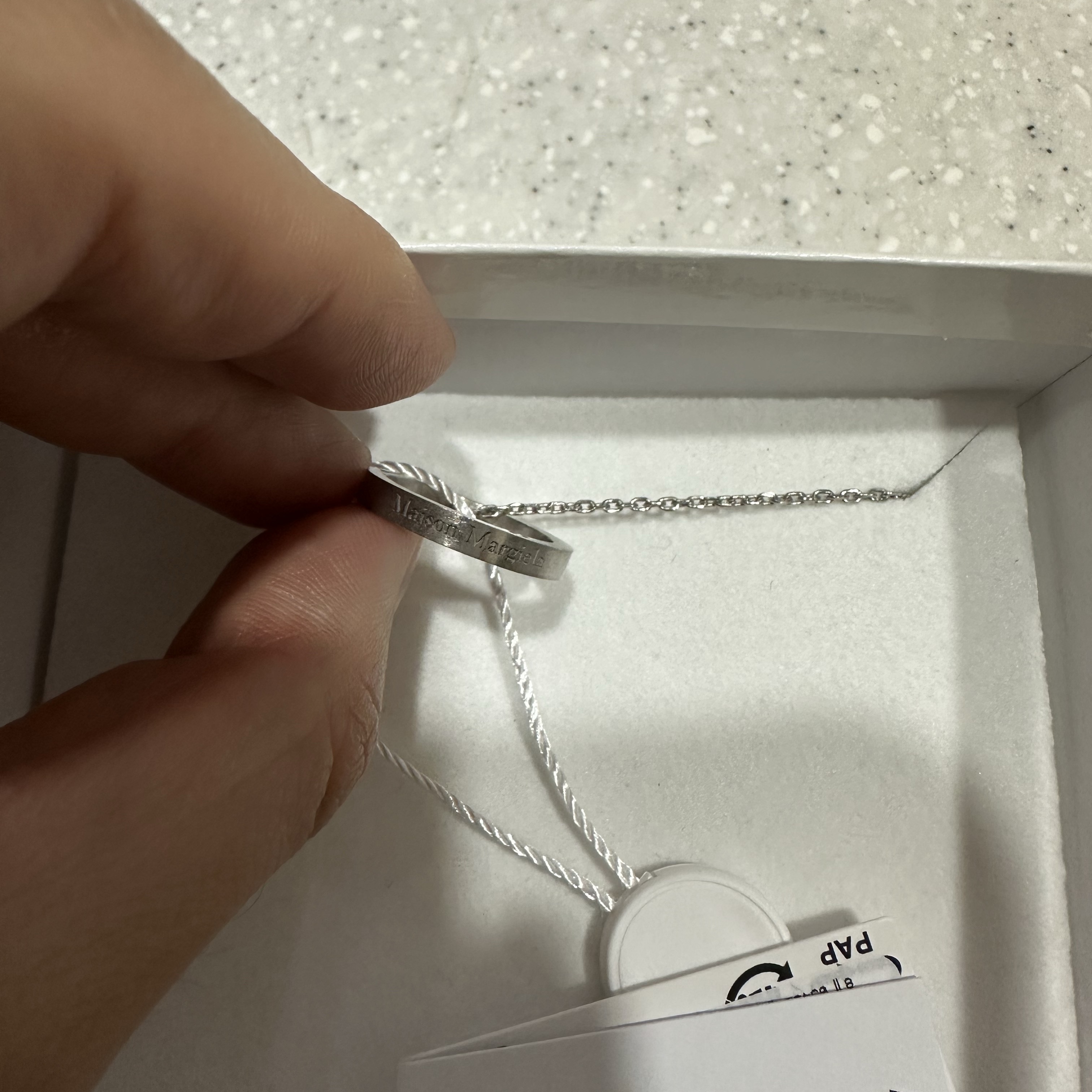 Maison Margiela Logo Ring Necklace Matte Palladium 착용 스타일