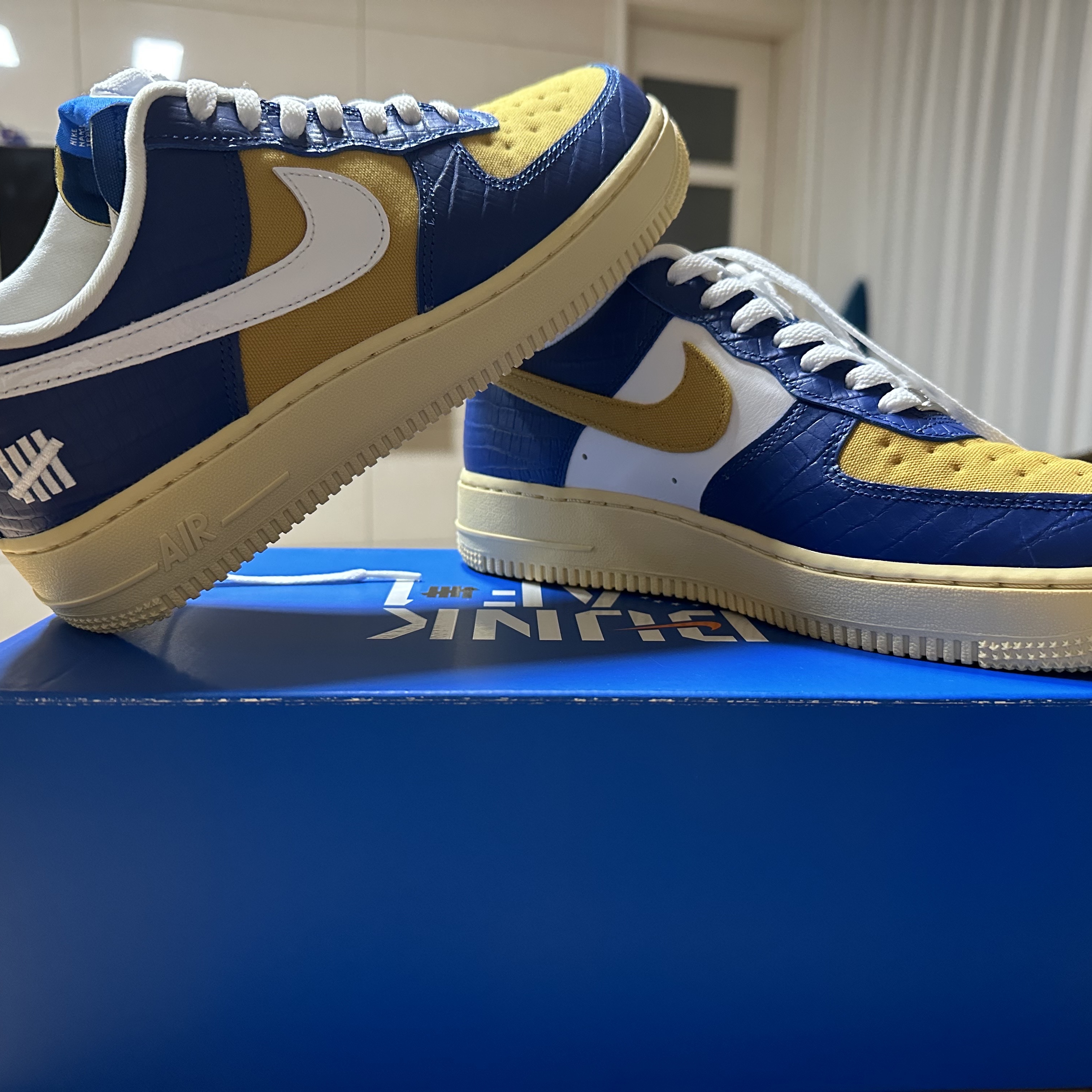 Nike x Undefeated Air Force 1 Low SP 5 On It Court Blue 착용 스타일 - 1