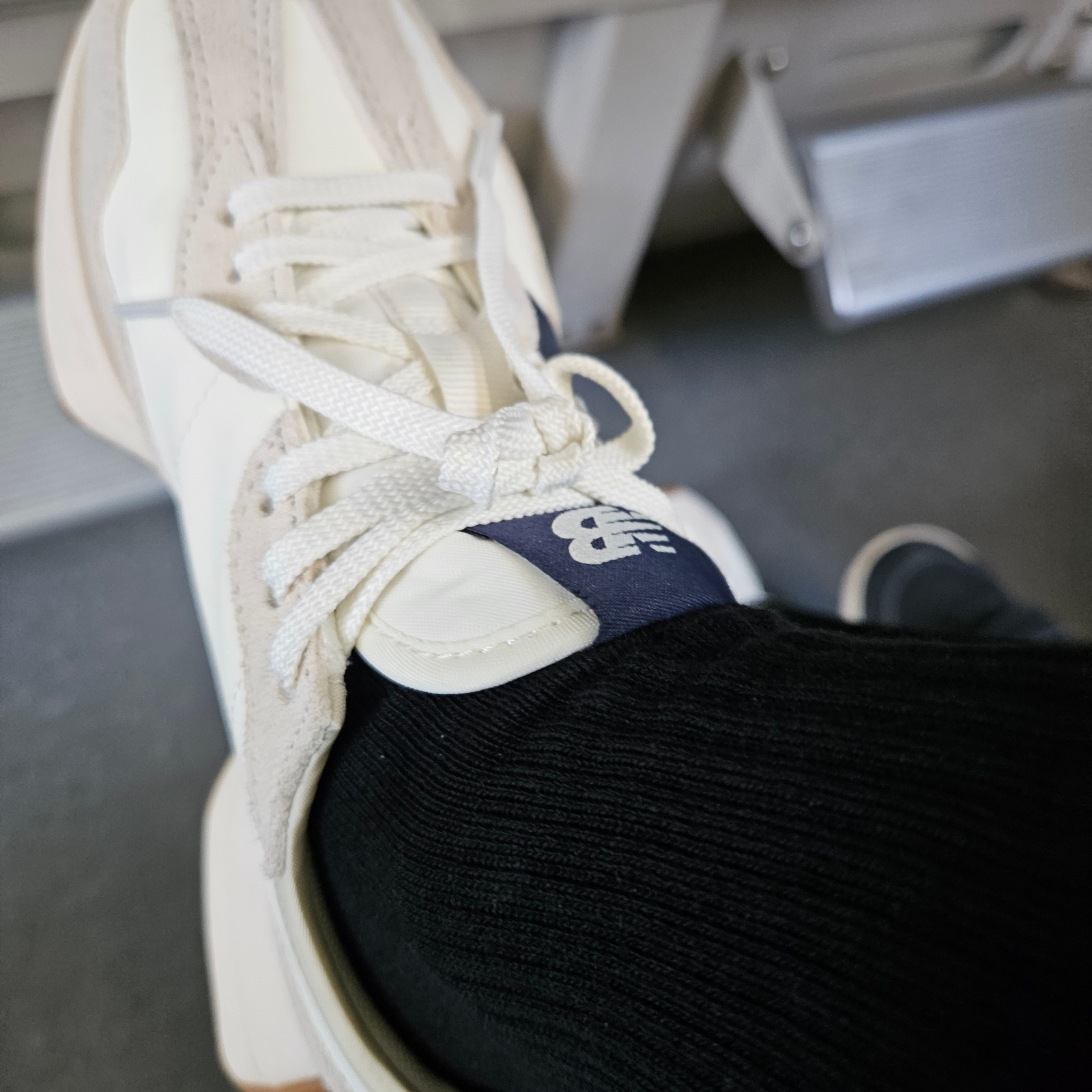 (W) New Balance 327 Beige Gum 착용 스타일