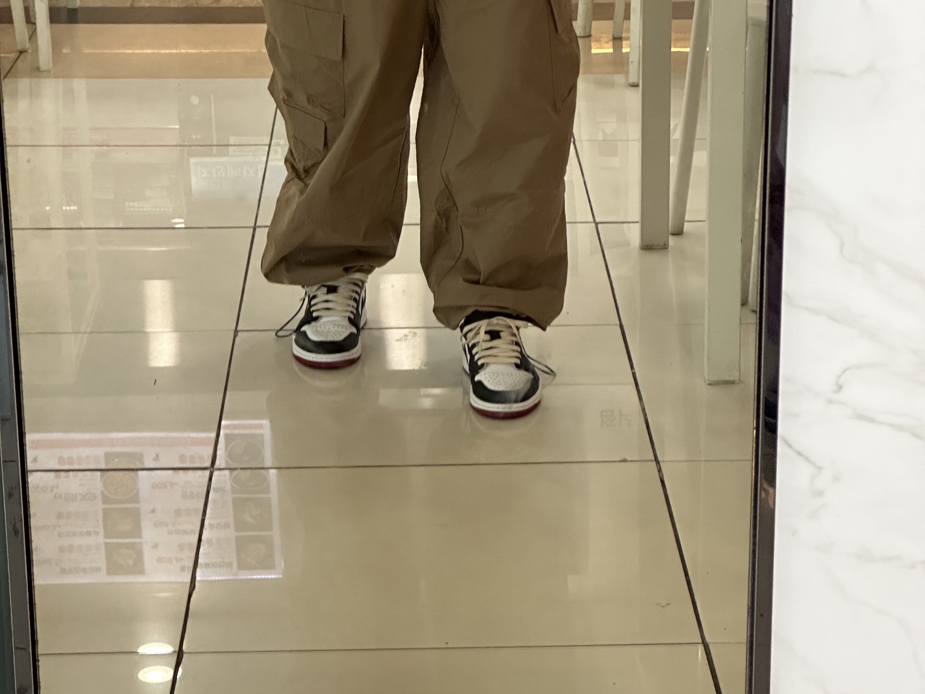 Jordan 1 Retro Low OG Black Toe 착용 스타일 - 2