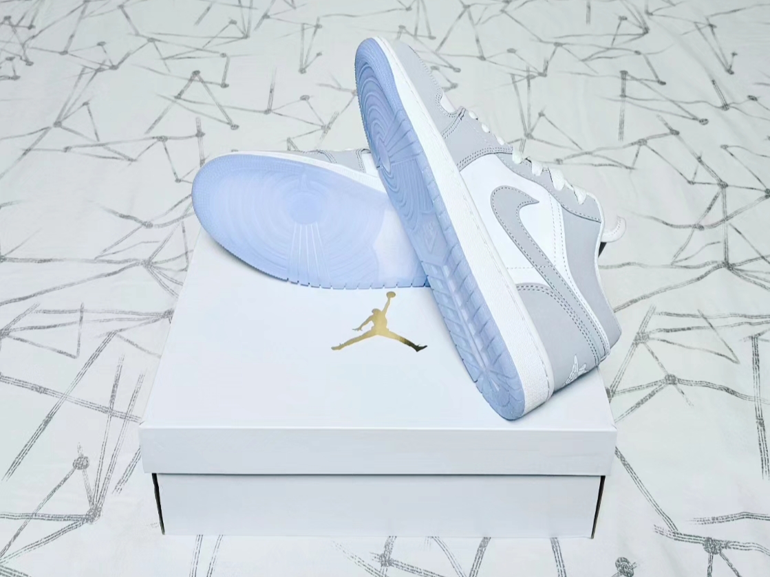(W) Jordan 1 Low White Wolf Grey 착용 스타일 - 4