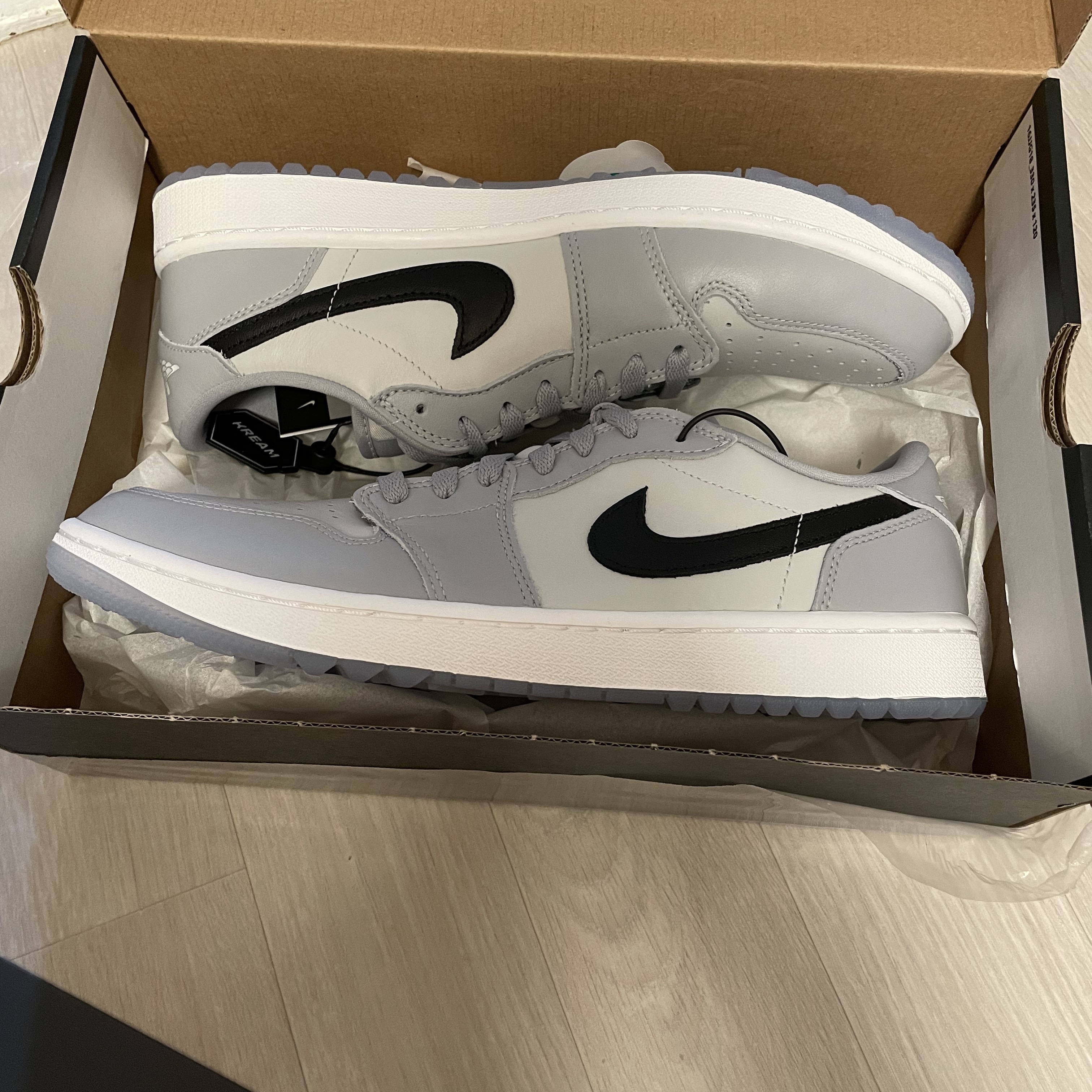 Jordan 1 Low Golf Wolf Grey 착용 스타일