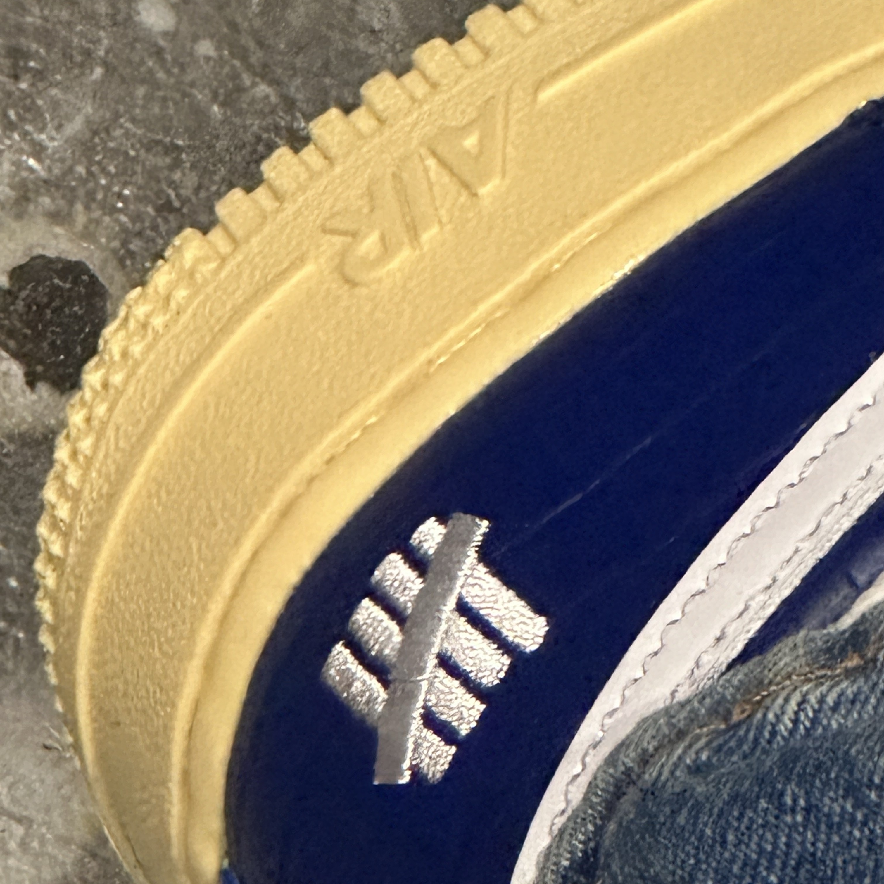 Nike x Undefeated Air Force 1 Low SP 5 On It Court Blue 착용 스타일 - 1