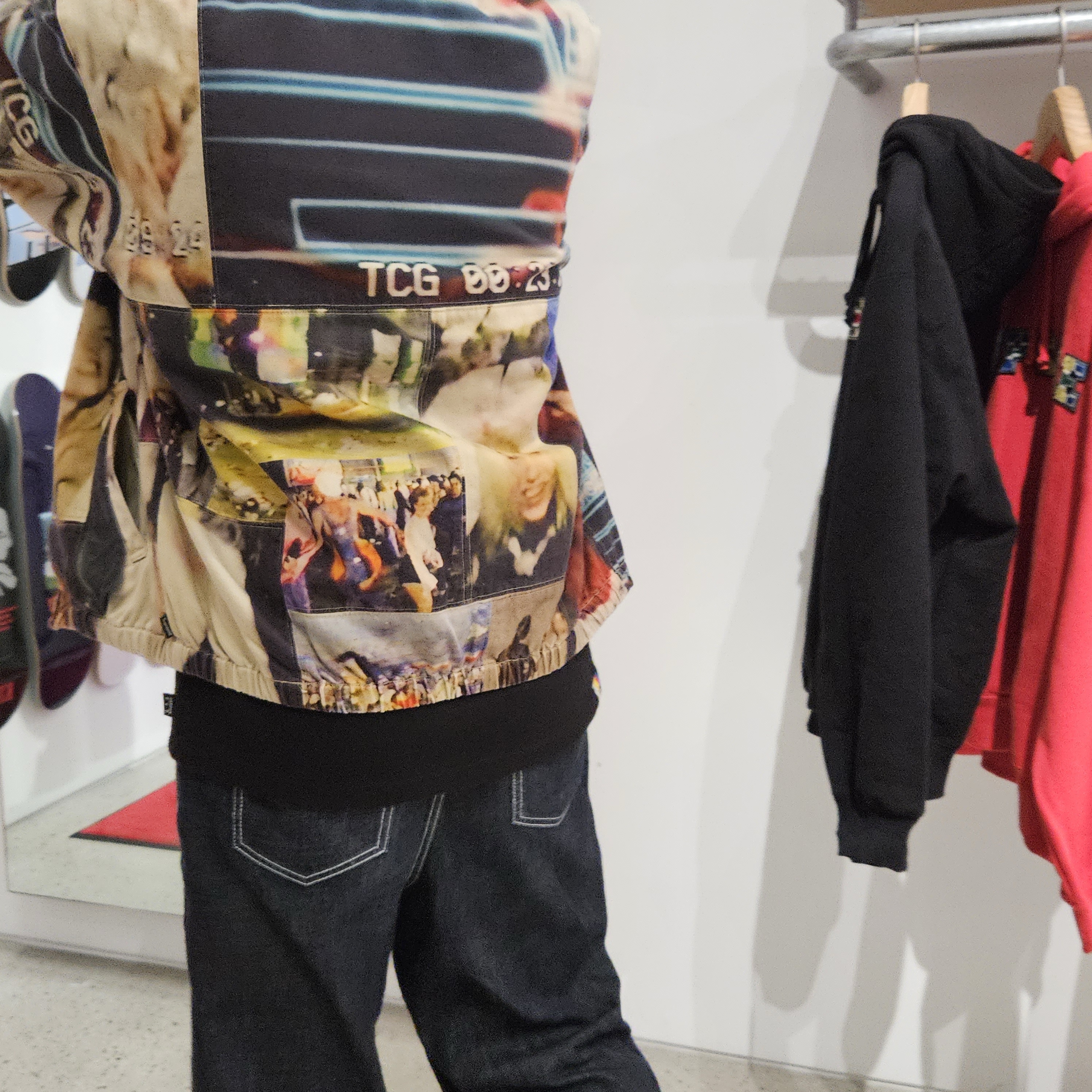 Supreme Mark Leckey Hardcore Patchwork Harrington Jacket Multicolor - 23FW, IAB Studio 10th Anniversary T-Shirt Black 착용 스타일 - 2