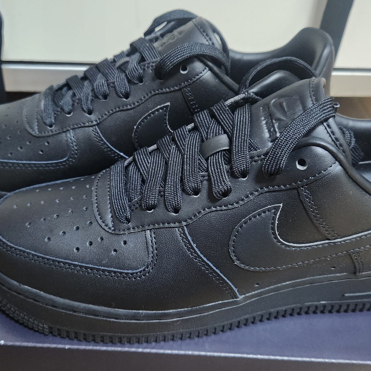Nike Air Force 1 '07 Fresh Black 착용 스타일 - 2