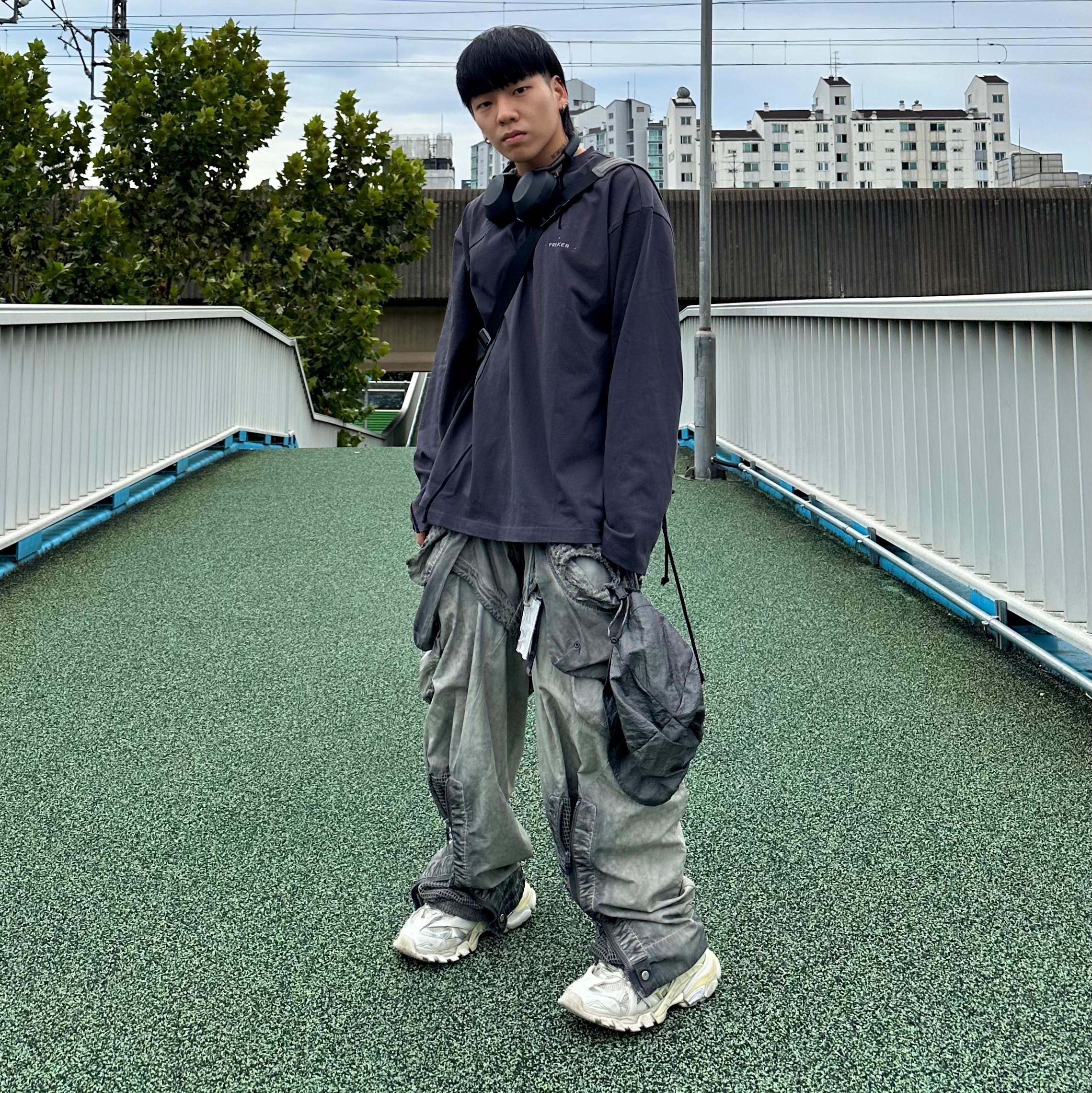 Balenciaga Track.2 Sneakers White Grey 착용 스타일 - 3