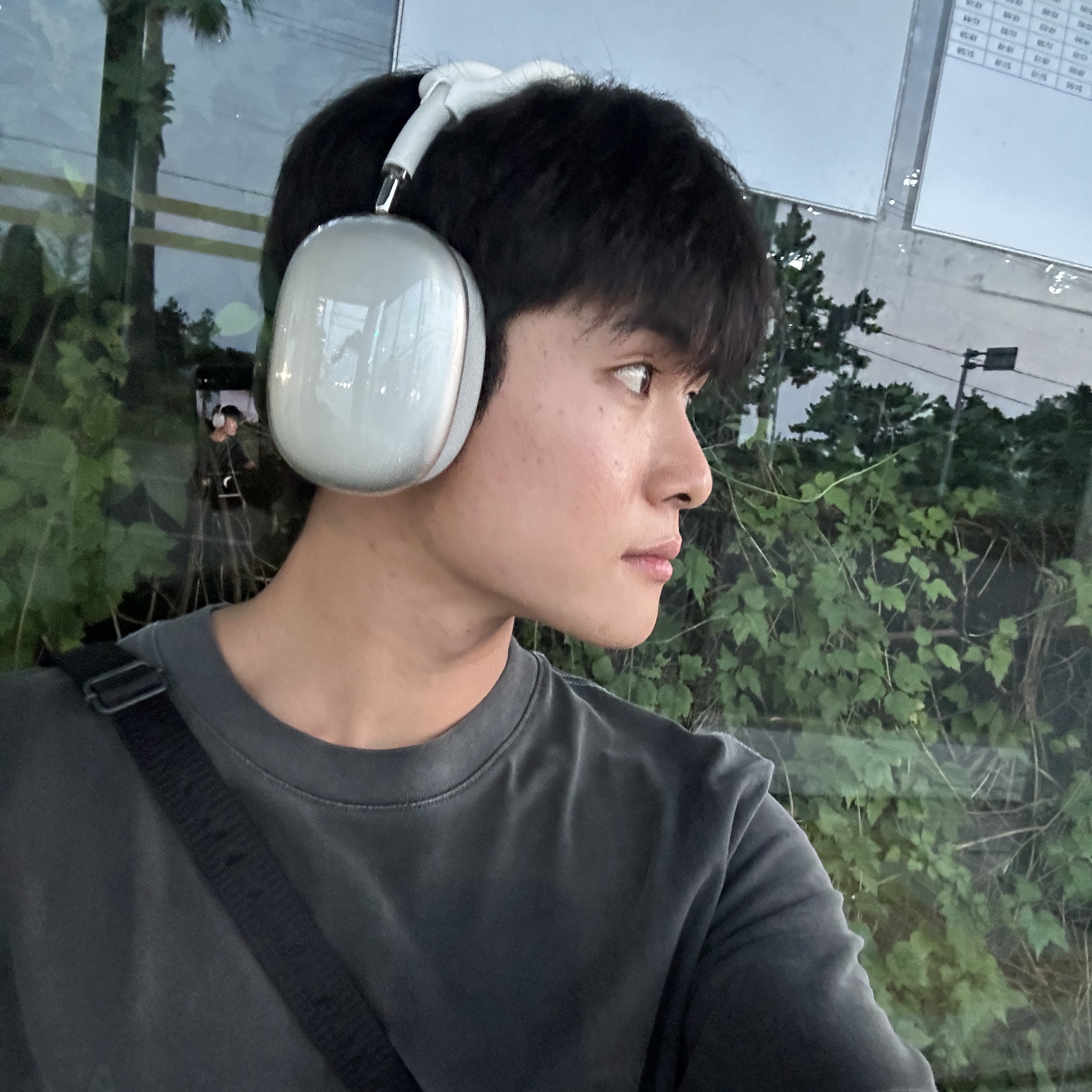 Apple AirPods Max Lightning Silver (Korean Ver.), Porter Tanker Shoulder Bag S Black 착용 스타일