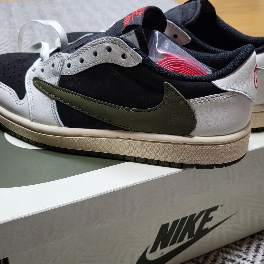 (W) Jordan 1 x Travis Scott Retro Low OG SP Medium Olive 착용 스타일