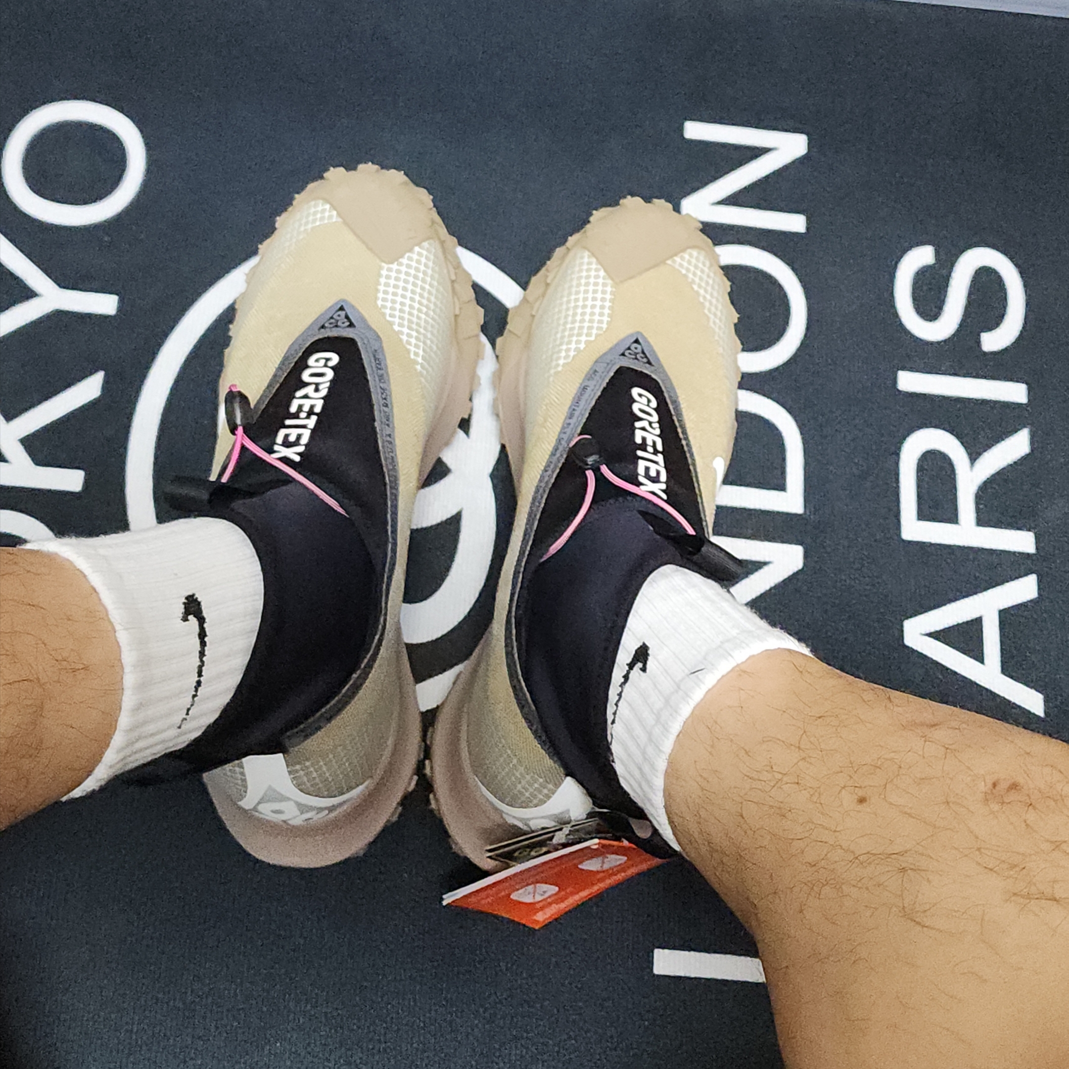 Nike ACG Mountain Fly Gore-Tex Khaki 착용 스타일