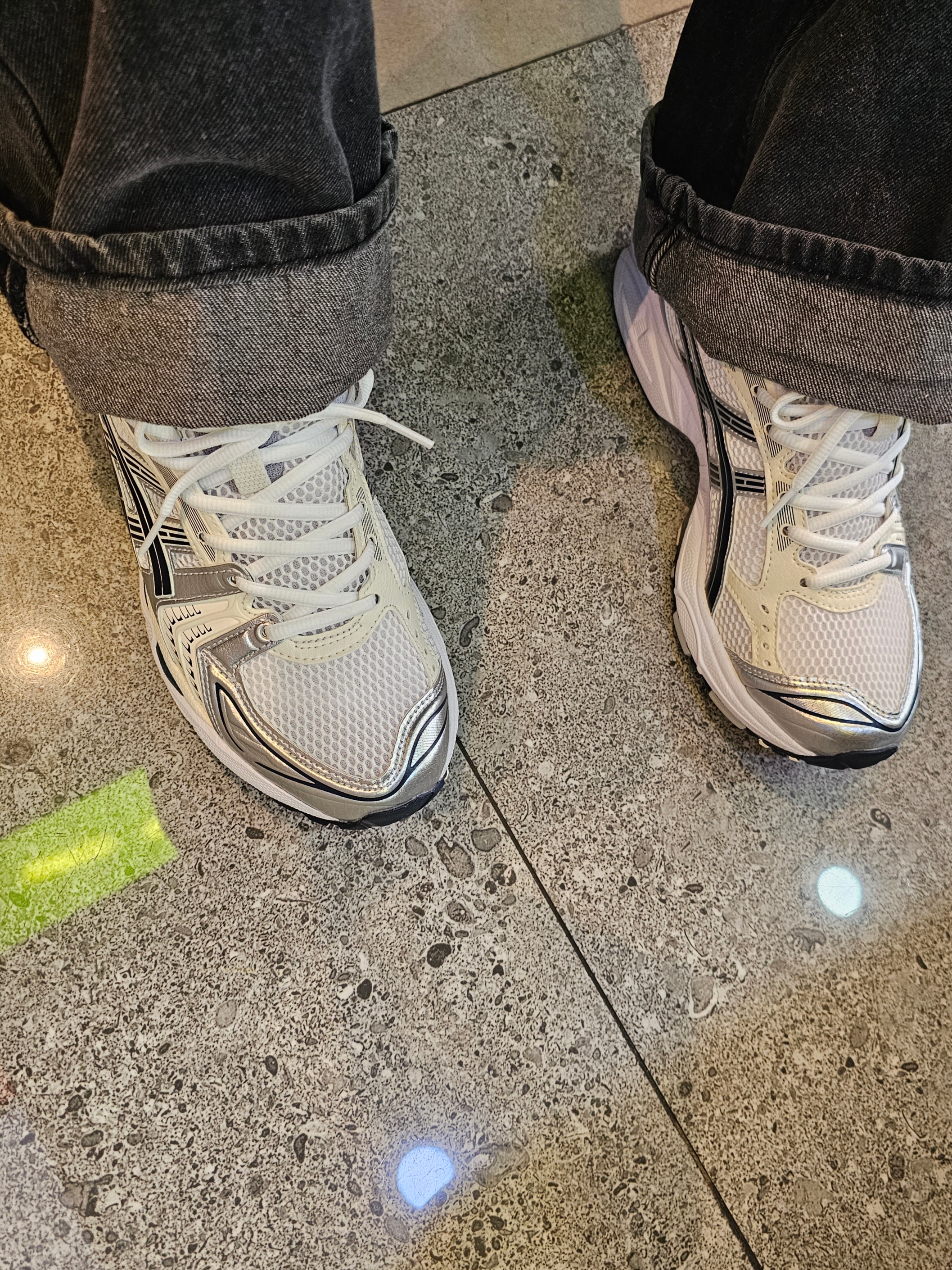 (W) Asics Gel-Kayano 14 White Midnight 착용 스타일