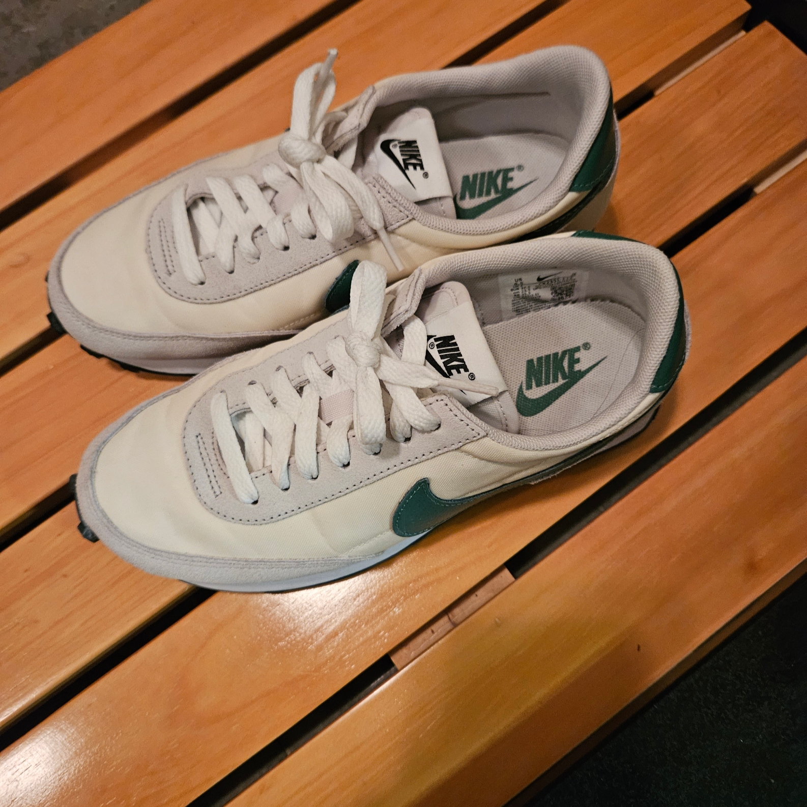 (W) Nike Daybreak Coconut Milk Green 착용 스타일