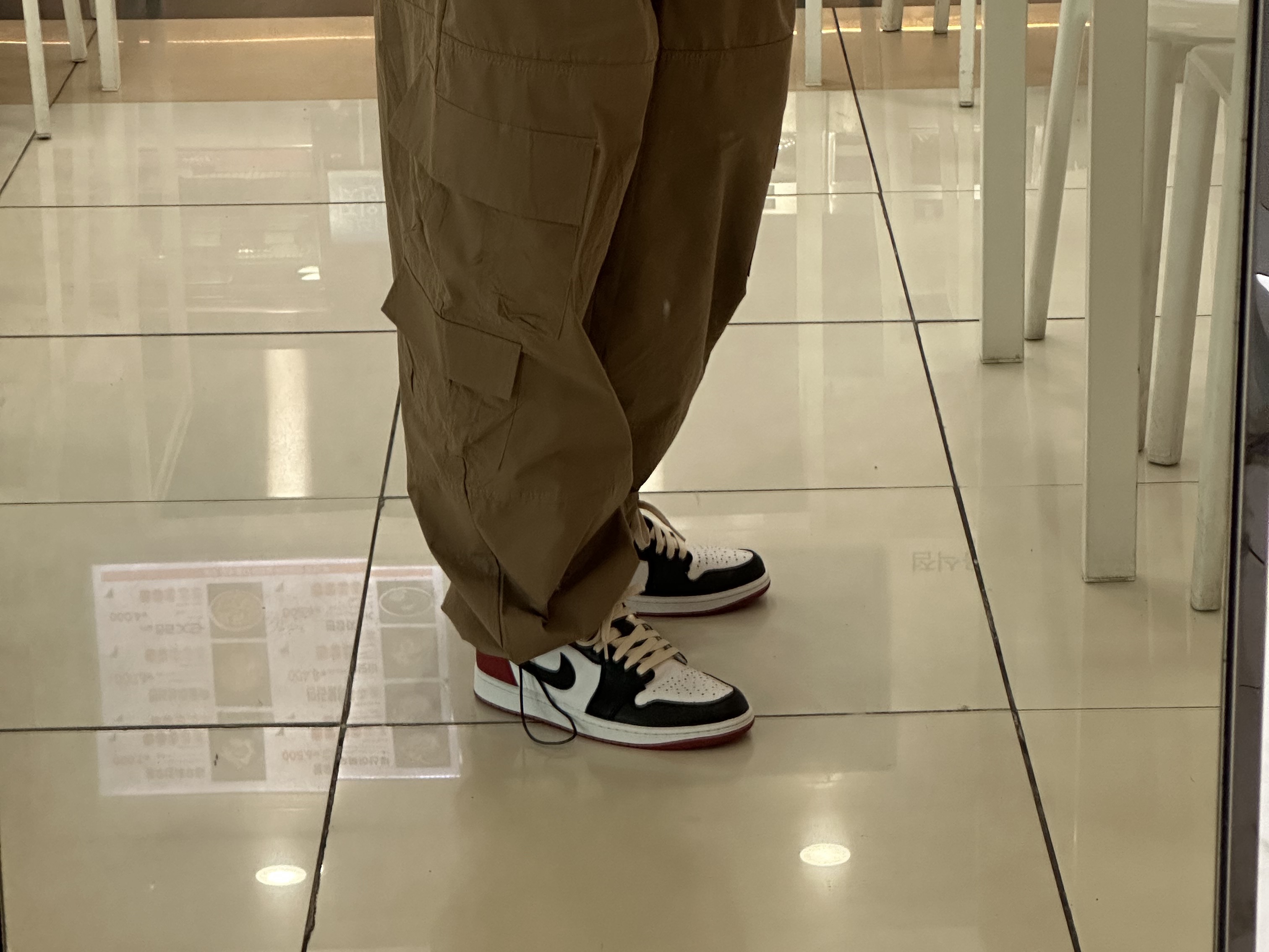 Jordan 1 Retro Low OG Black Toe 착용 스타일 - 1
