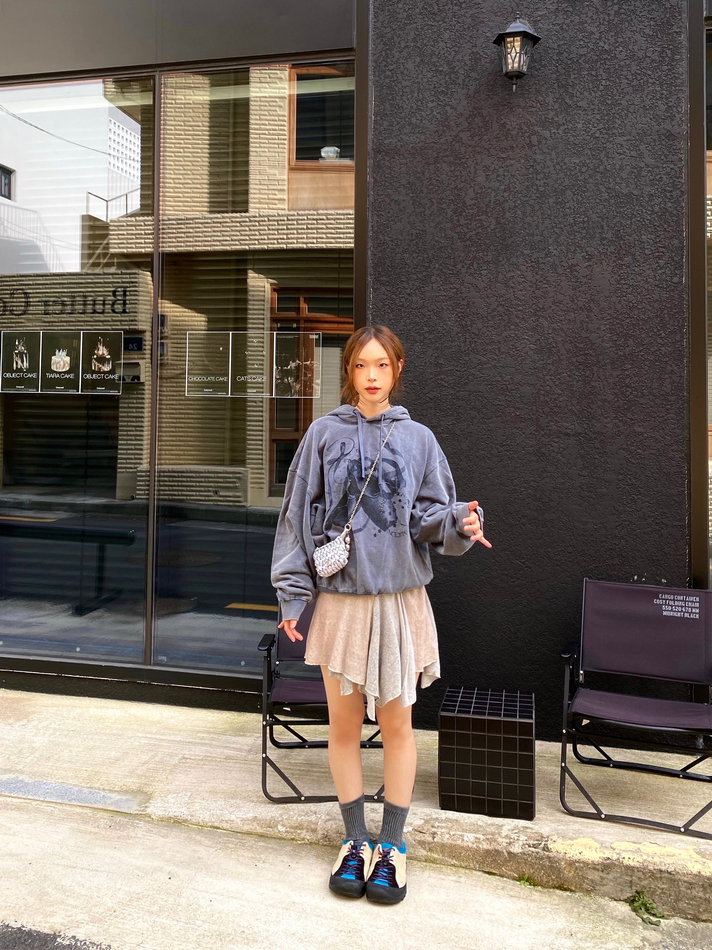 Keen Jasper Rocks SP Sneakers Beige, Heeari Women Lav Satin Knit Mini Bag Silver 착용 스타일 - 2