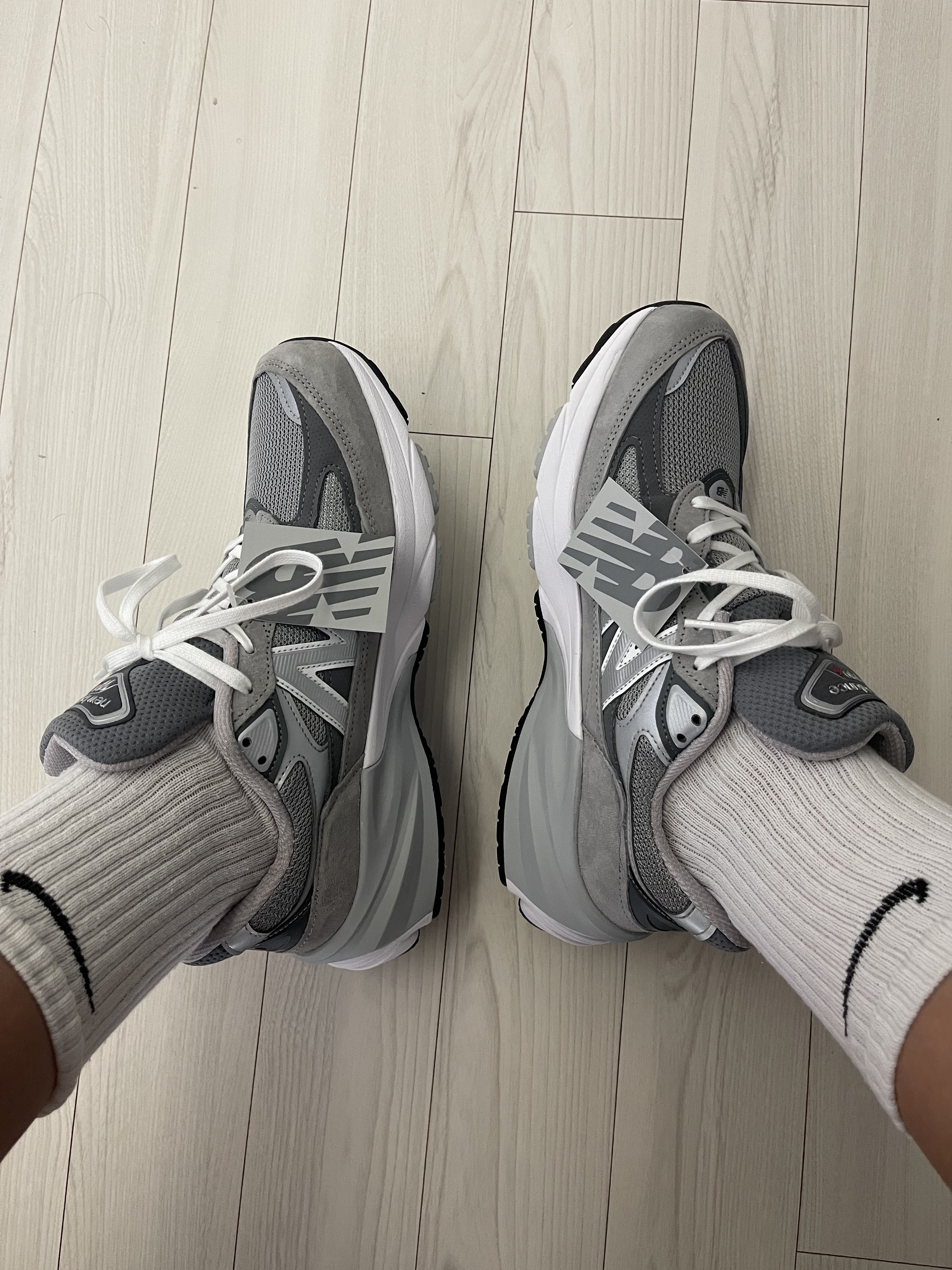 New Balance 990v6 Made in USA Grey - D Standard 착용 스타일 - 3