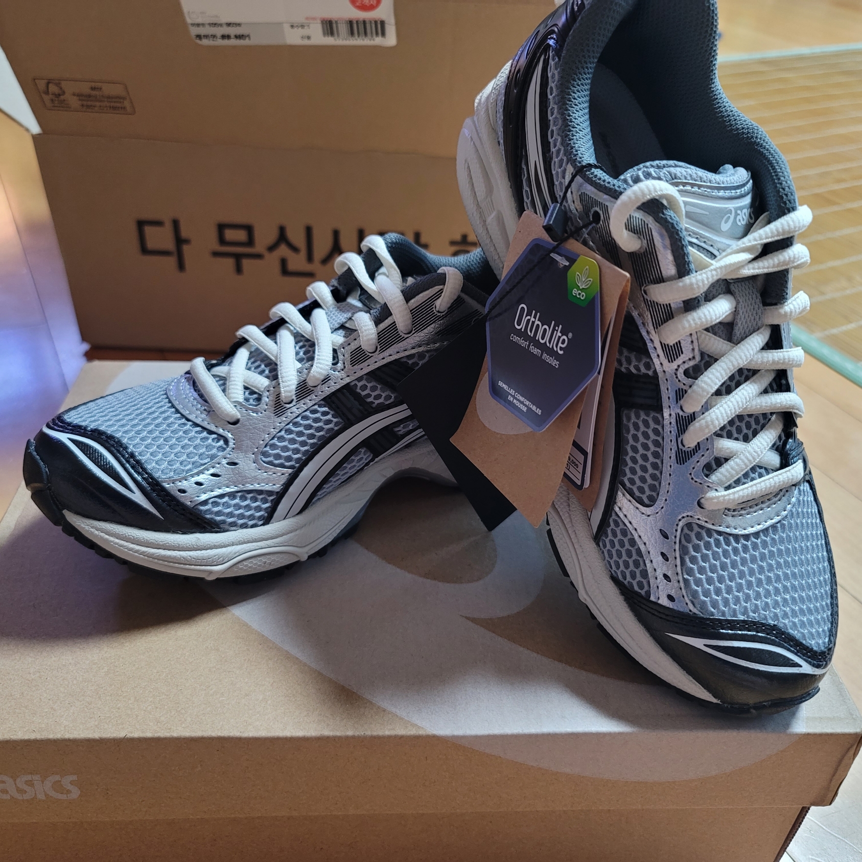 Asics Gel-Kayano 14 Black Glacier Grey 착용 스타일