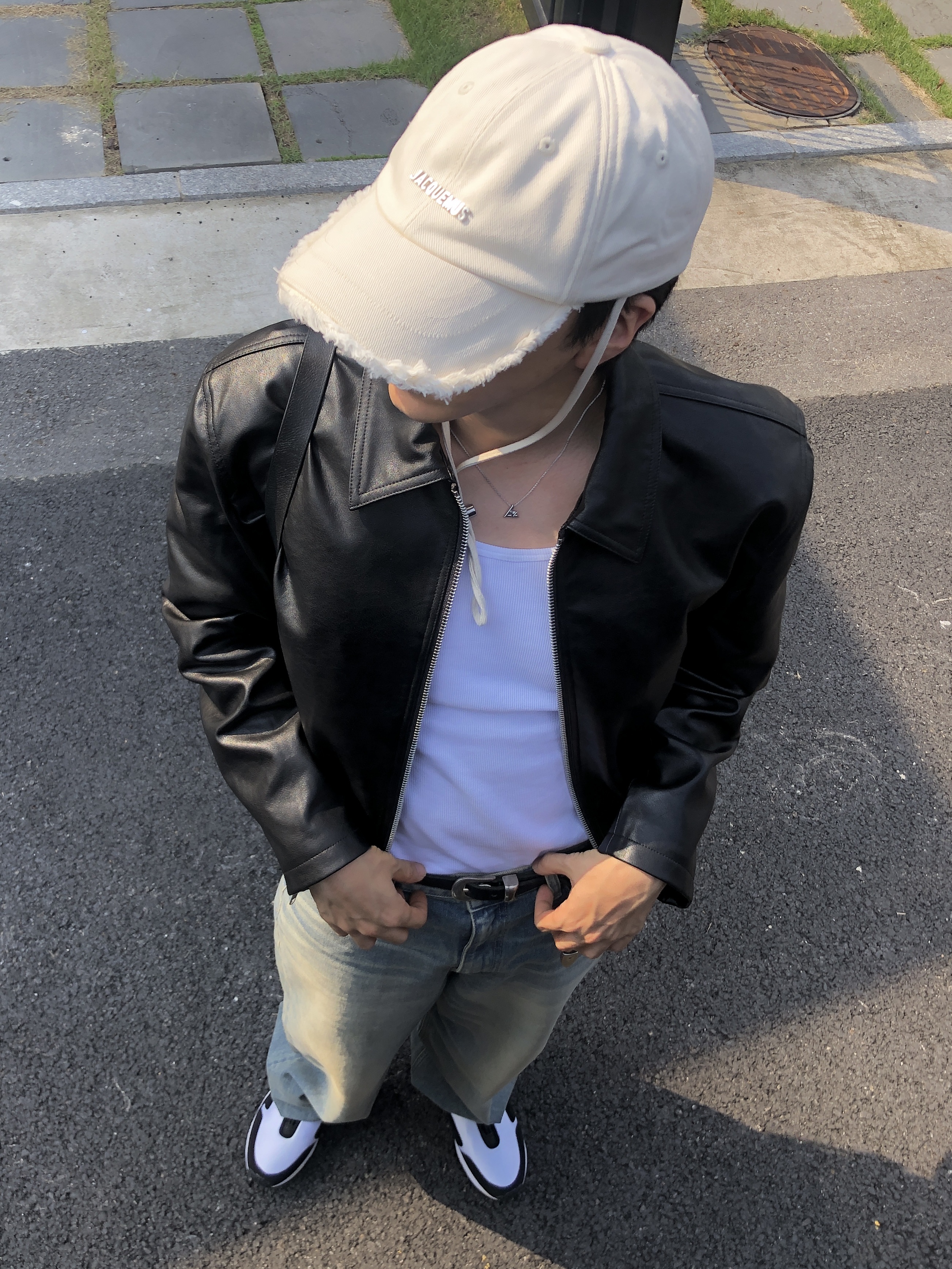 Jacquemus La Casquette Artichaut Fringe Baseball Cap Off White, Our Legacy Belt 2cm Leather Black 착용 스타일 - 5