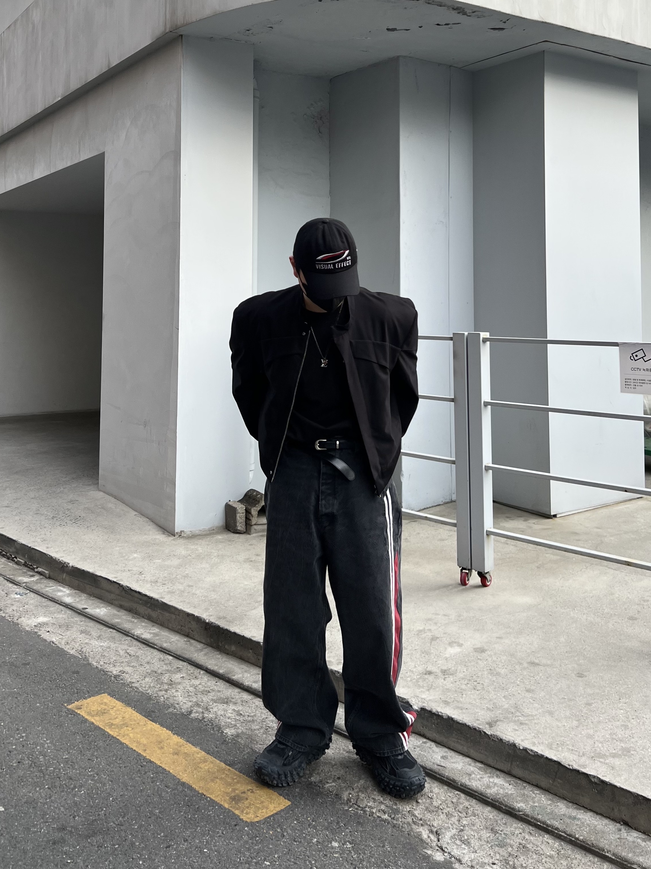 (W) Balenciaga Defender Sneakers Black 착용 스타일