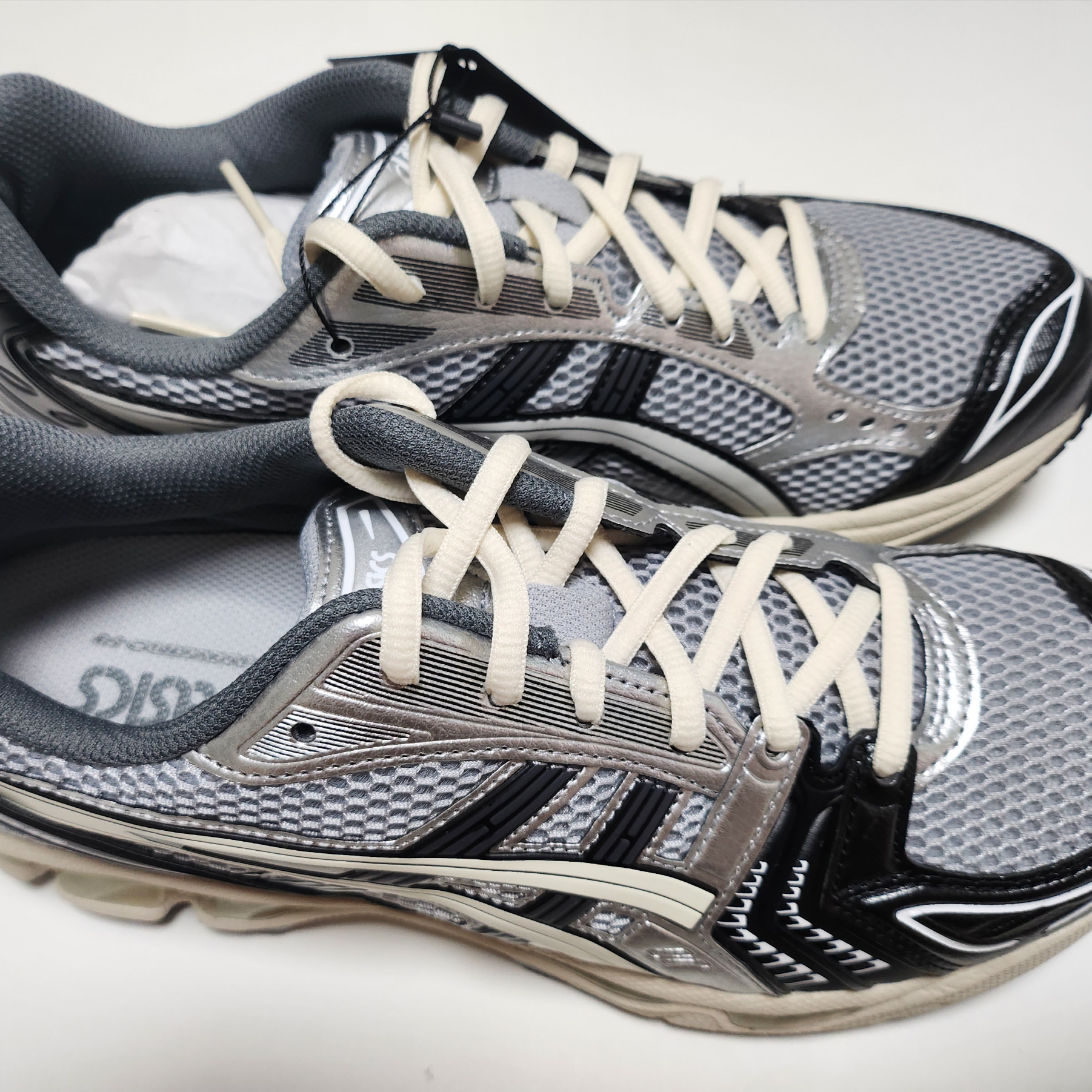 Asics Gel-Kayano 14 Black Glacier Grey 착용 스타일 - 2