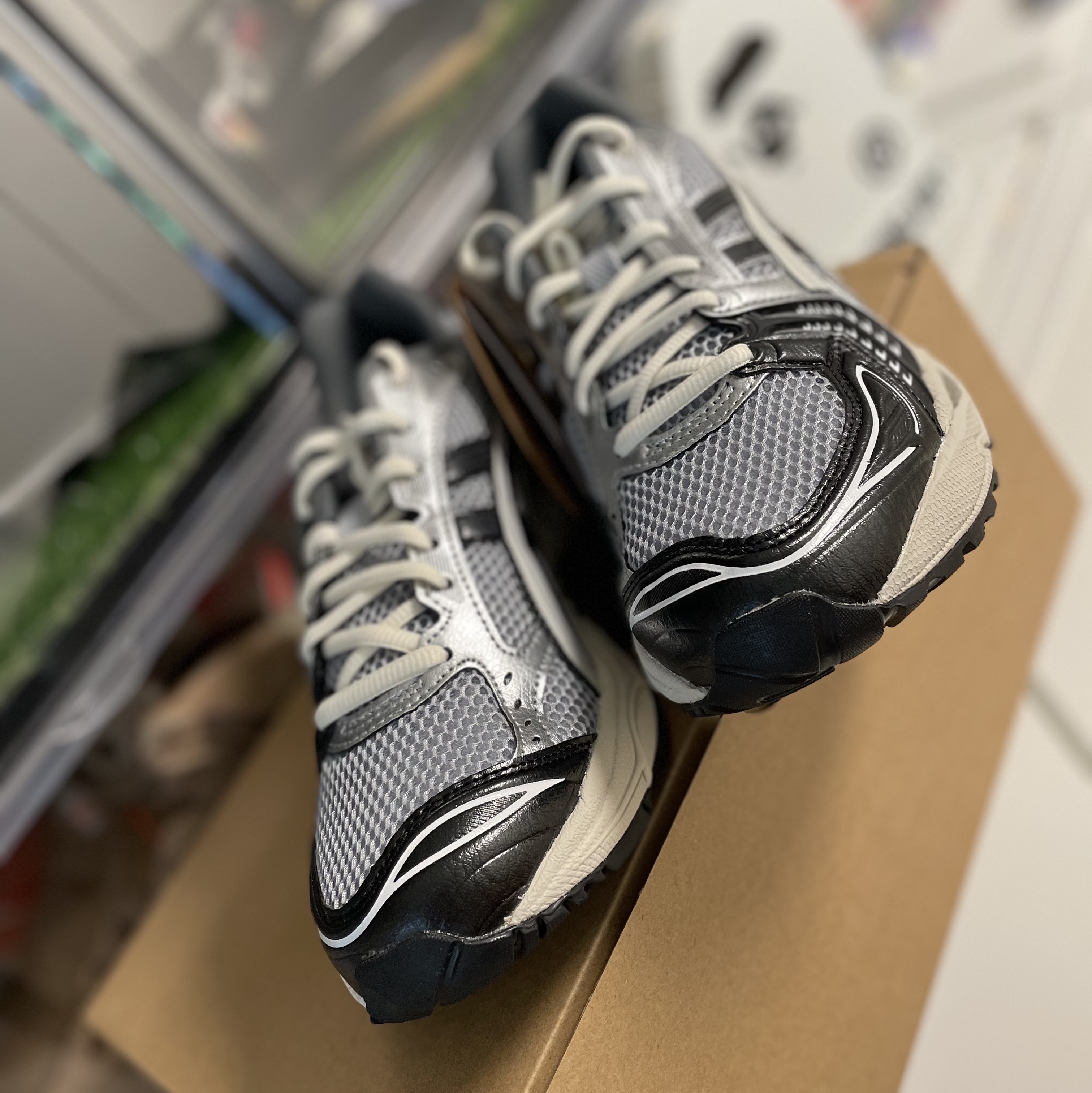 Asics Gel-Kayano 14 Black Glacier Grey 착용 스타일 - 1