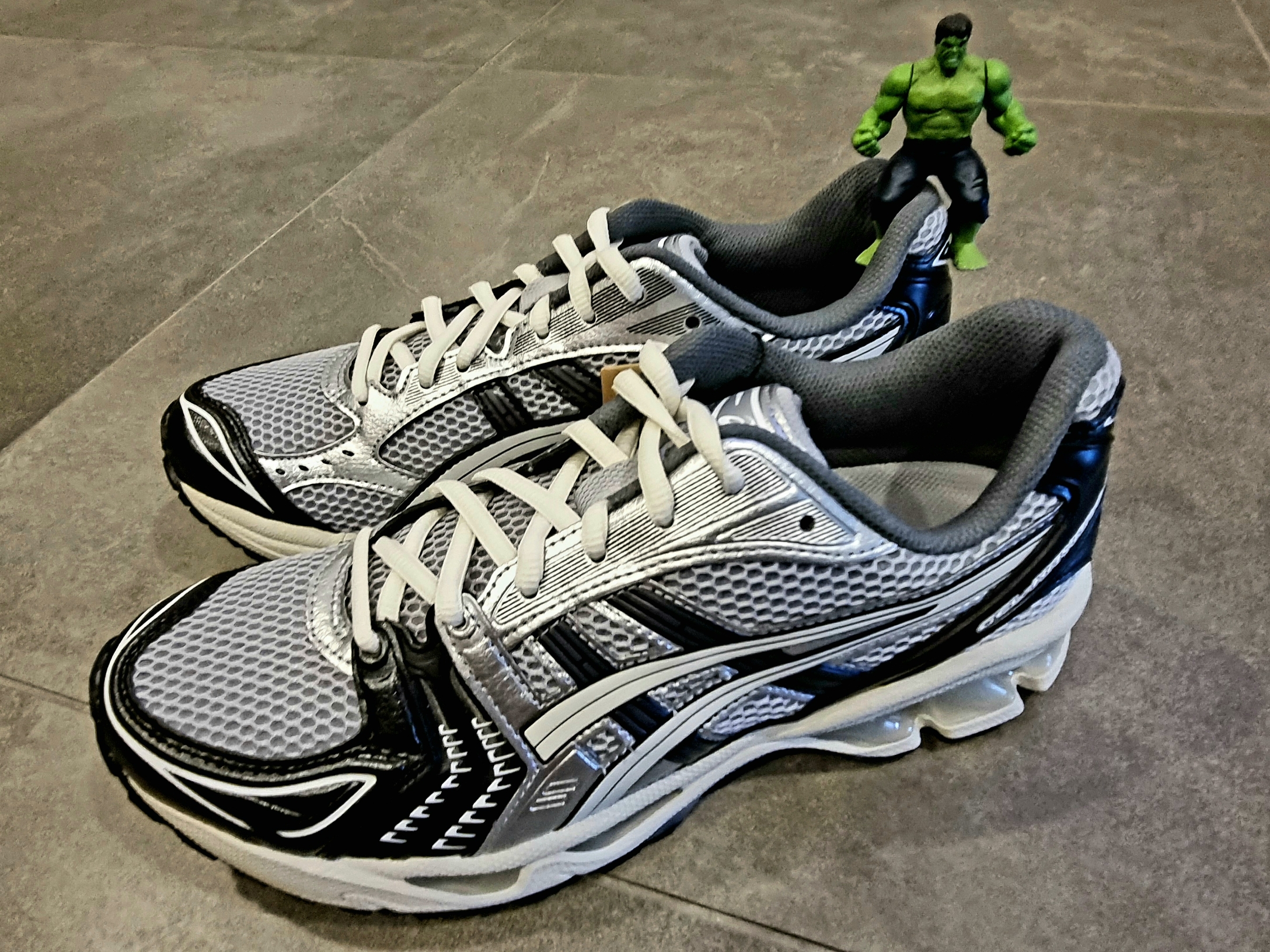 Asics Gel-Kayano 14 Black Glacier Grey 착용 스타일 - 1