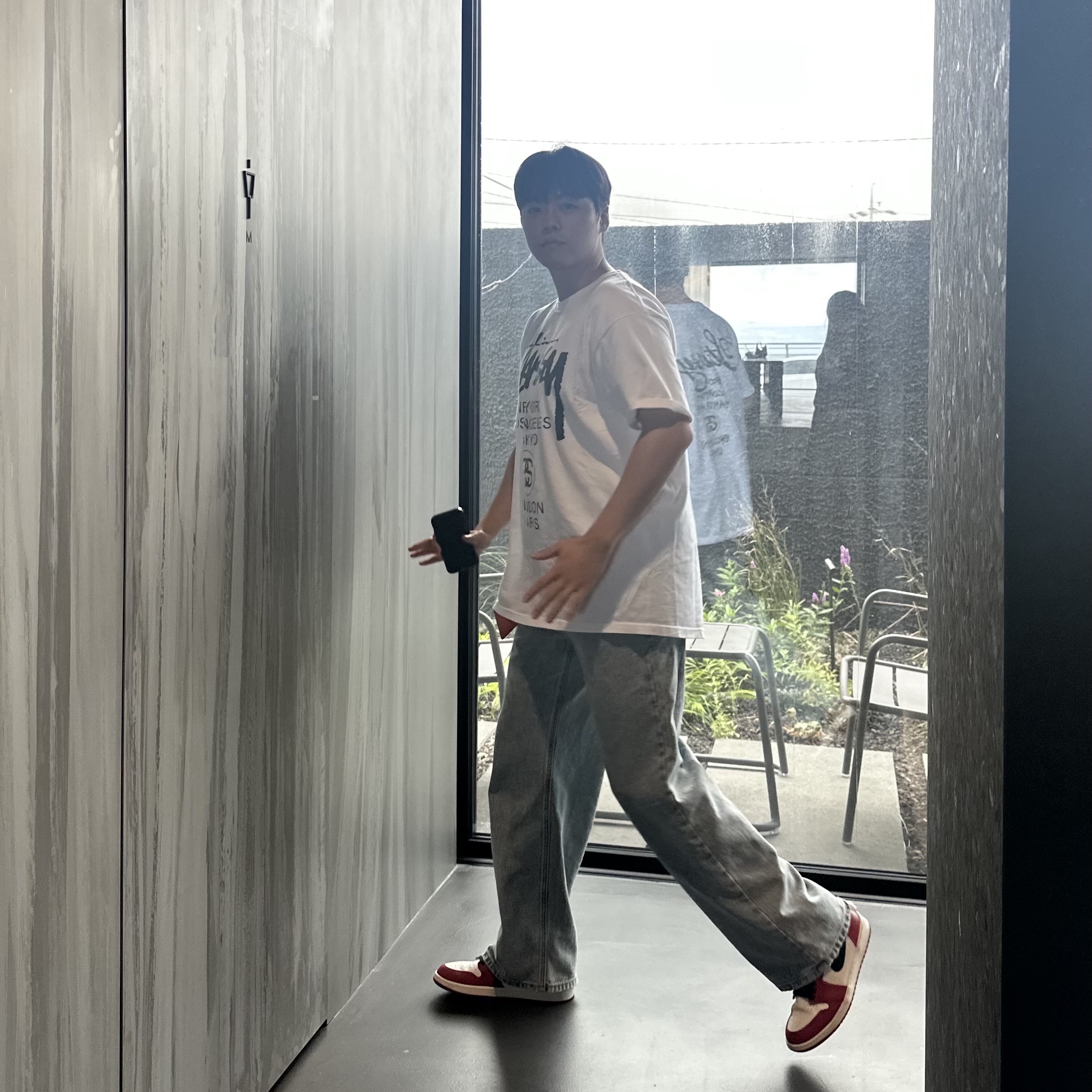 Stussy World Tour T-Shirt White, Jordan 1 Retro High OG Chicago 2022 착용 스타일 - 2