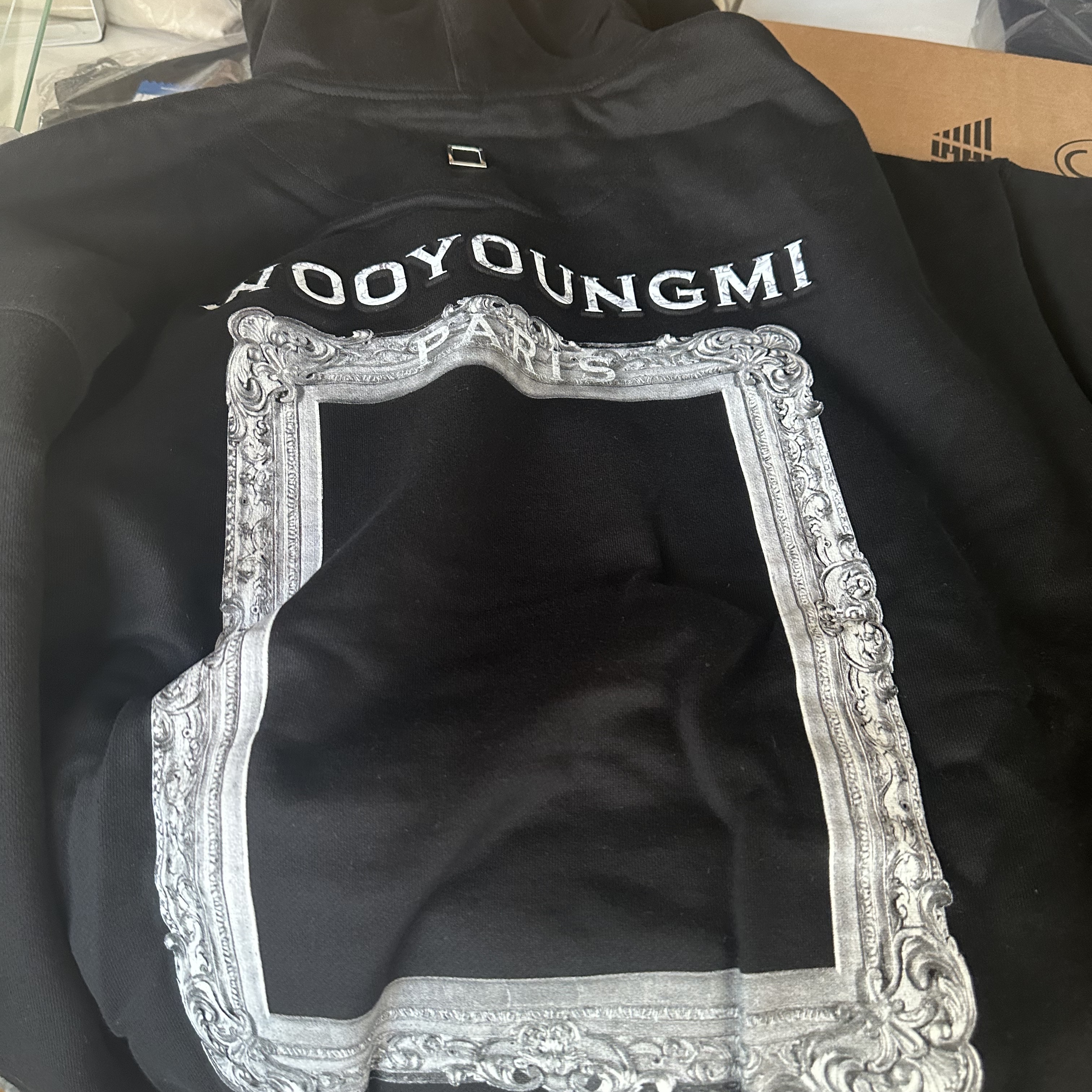 Wooyoungmi Frame Back Logo Hooded Sweatshirt Black - 23SS 착용 스타일