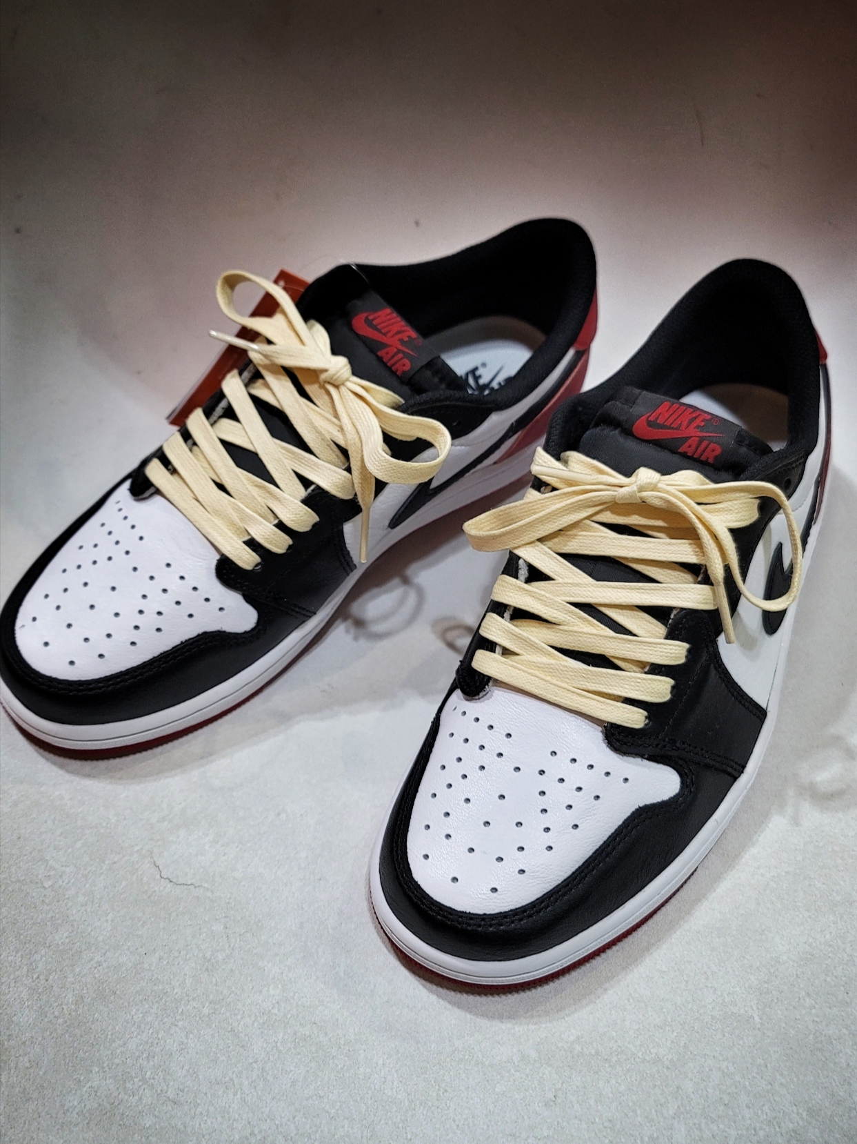 Jordan 1 Retro Low OG Black Toe 착용 스타일 - 1