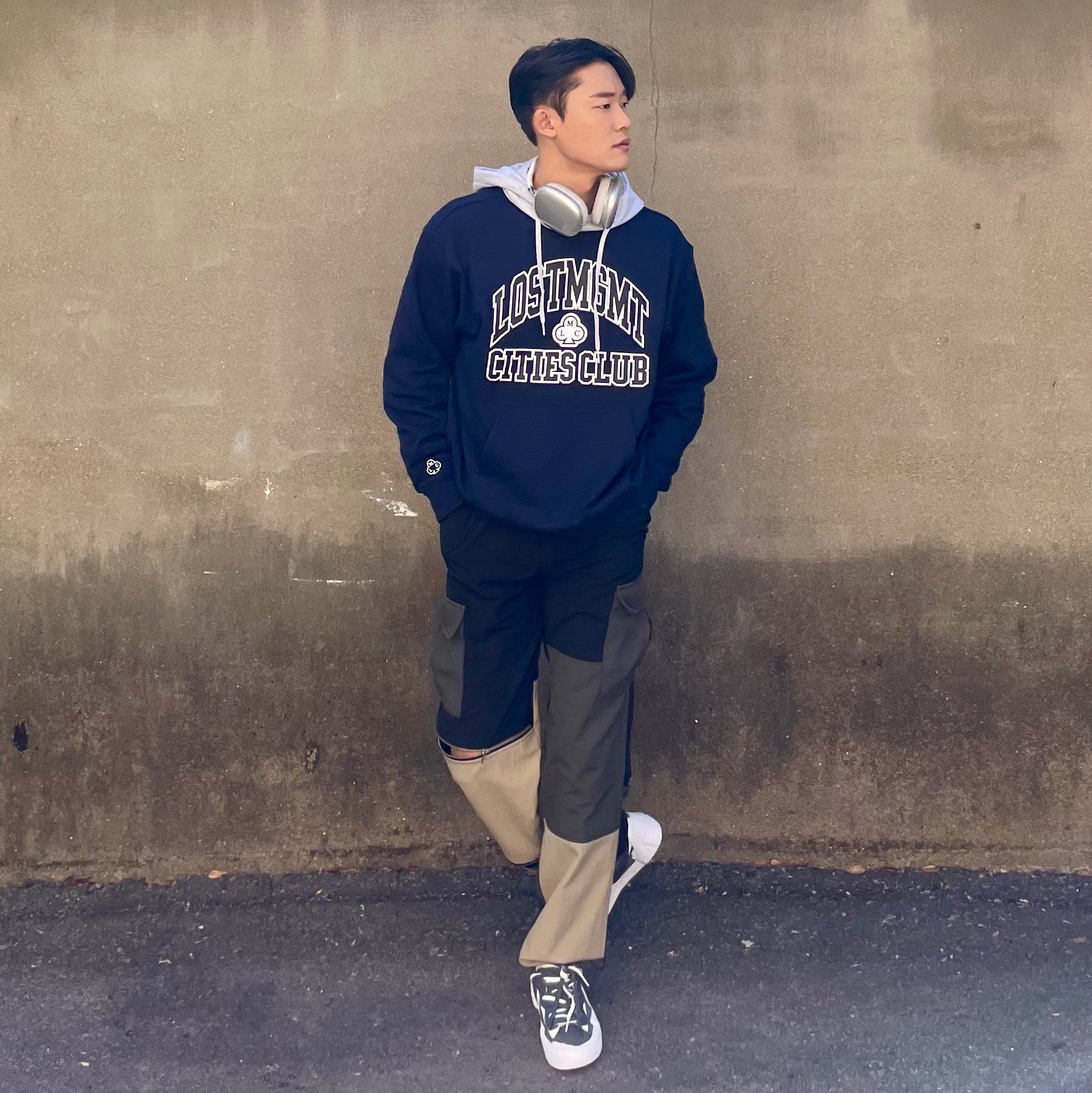 Apple AirPods Max Lightning Silver (Korean Ver.), Nike x Sacai Blazer Low Iron Grey 착용 스타일