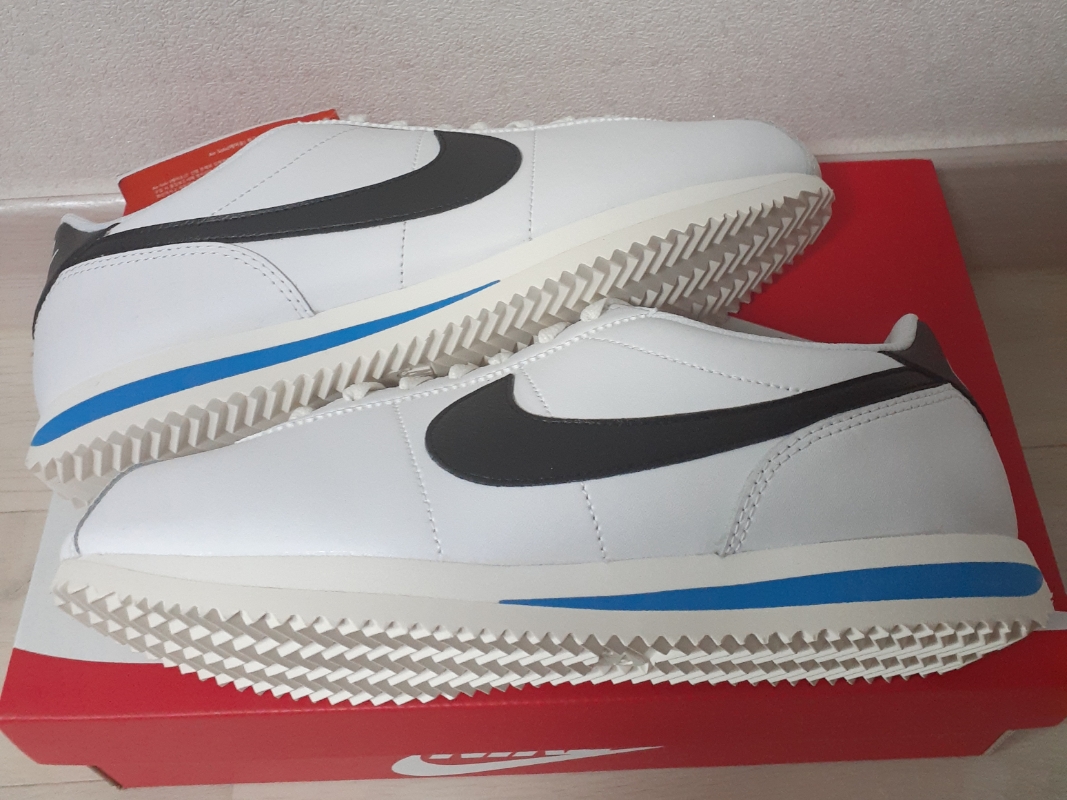 Nike Cortez White and Black 착용 스타일