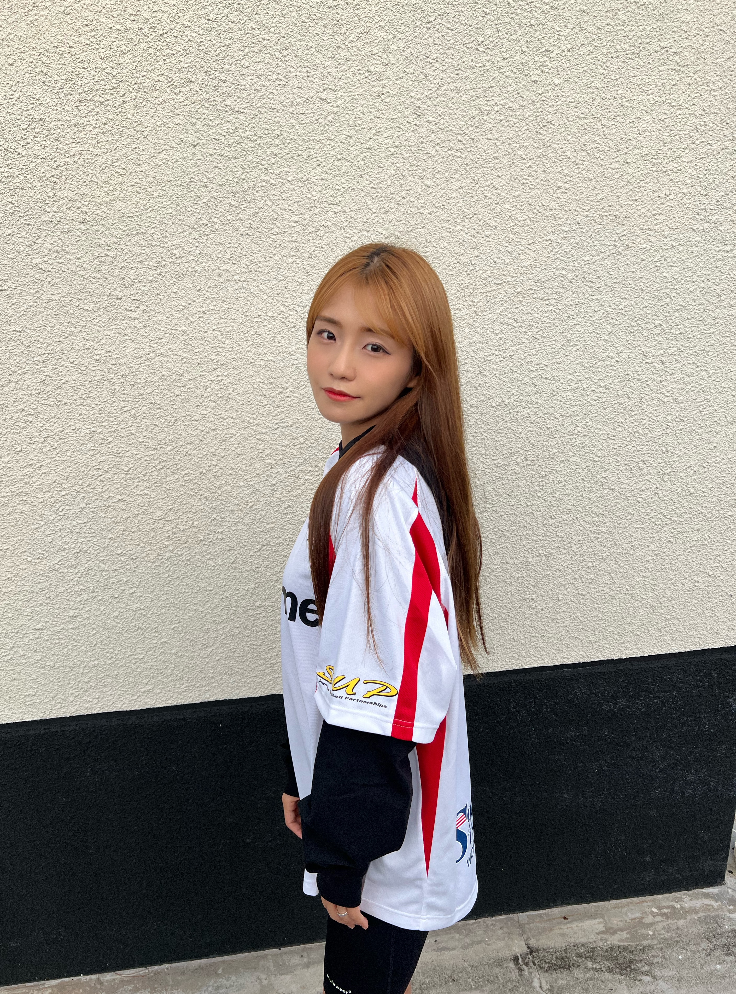 Supreme Hooded Soccer Jersey White - 23FW 착용 스타일 - 2