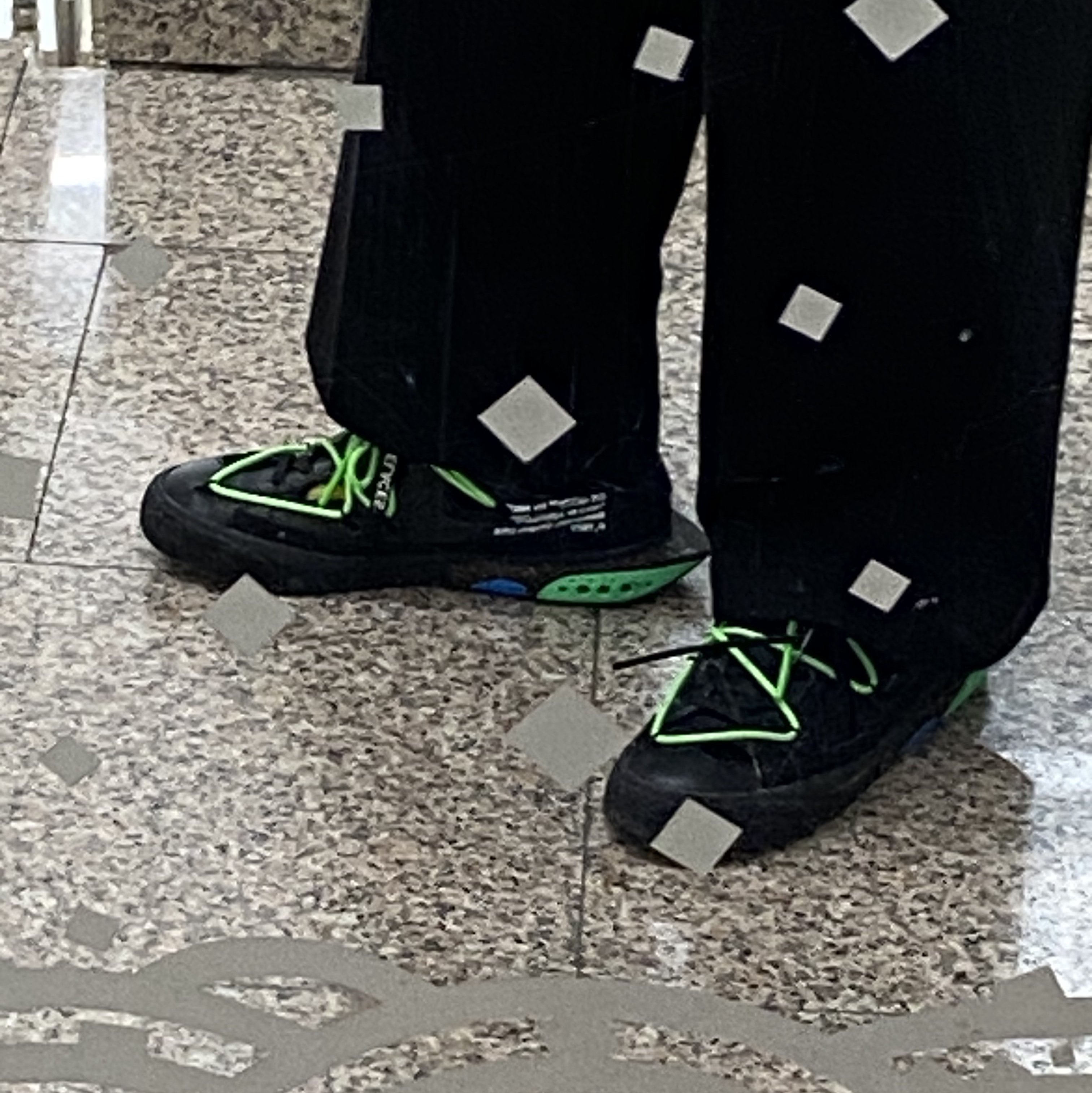 Nike x Off-White Blazer Low '77 Black and Electro Green 착용 스타일