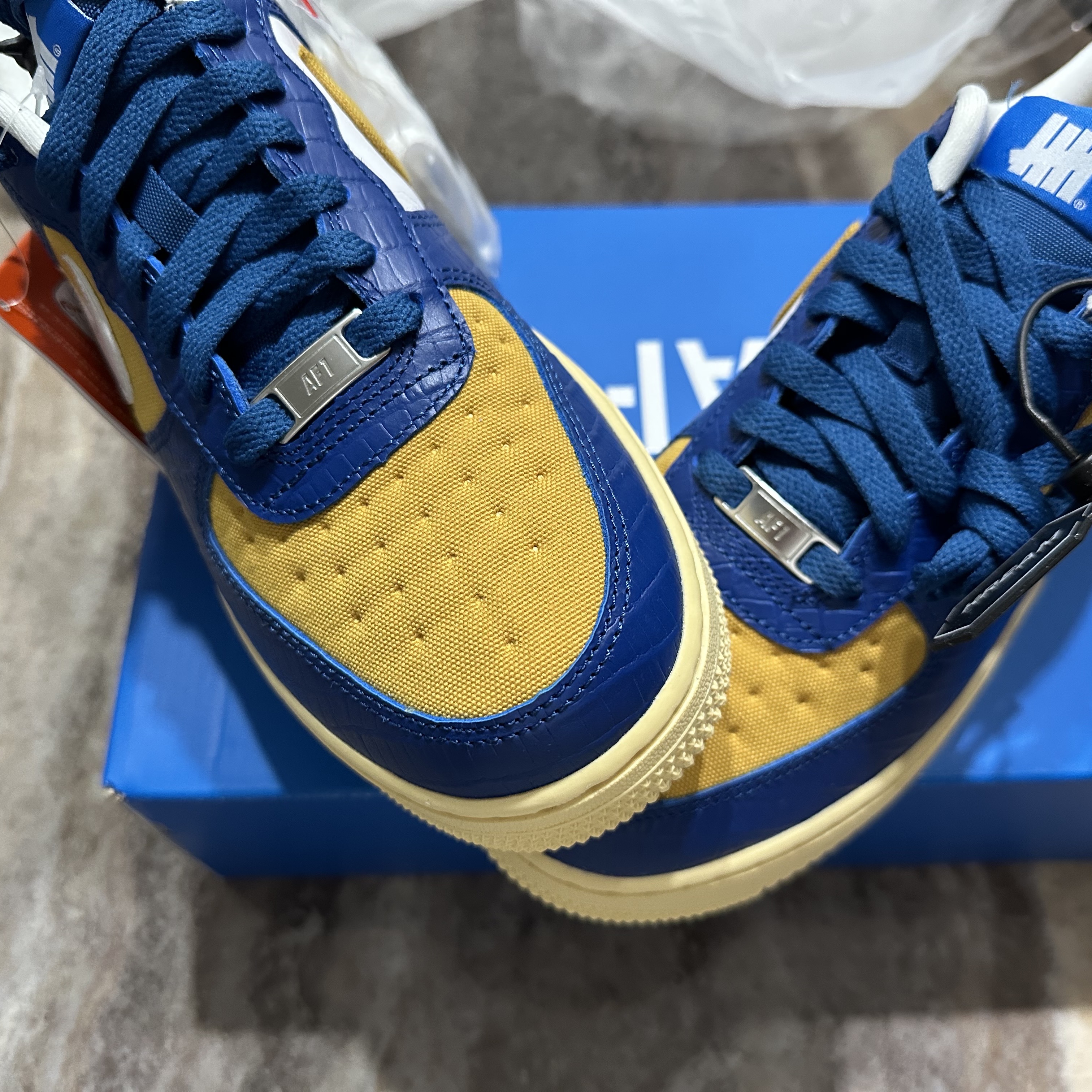 Nike x Undefeated Air Force 1 Low SP 5 On It Court Blue 착용 스타일 - 2