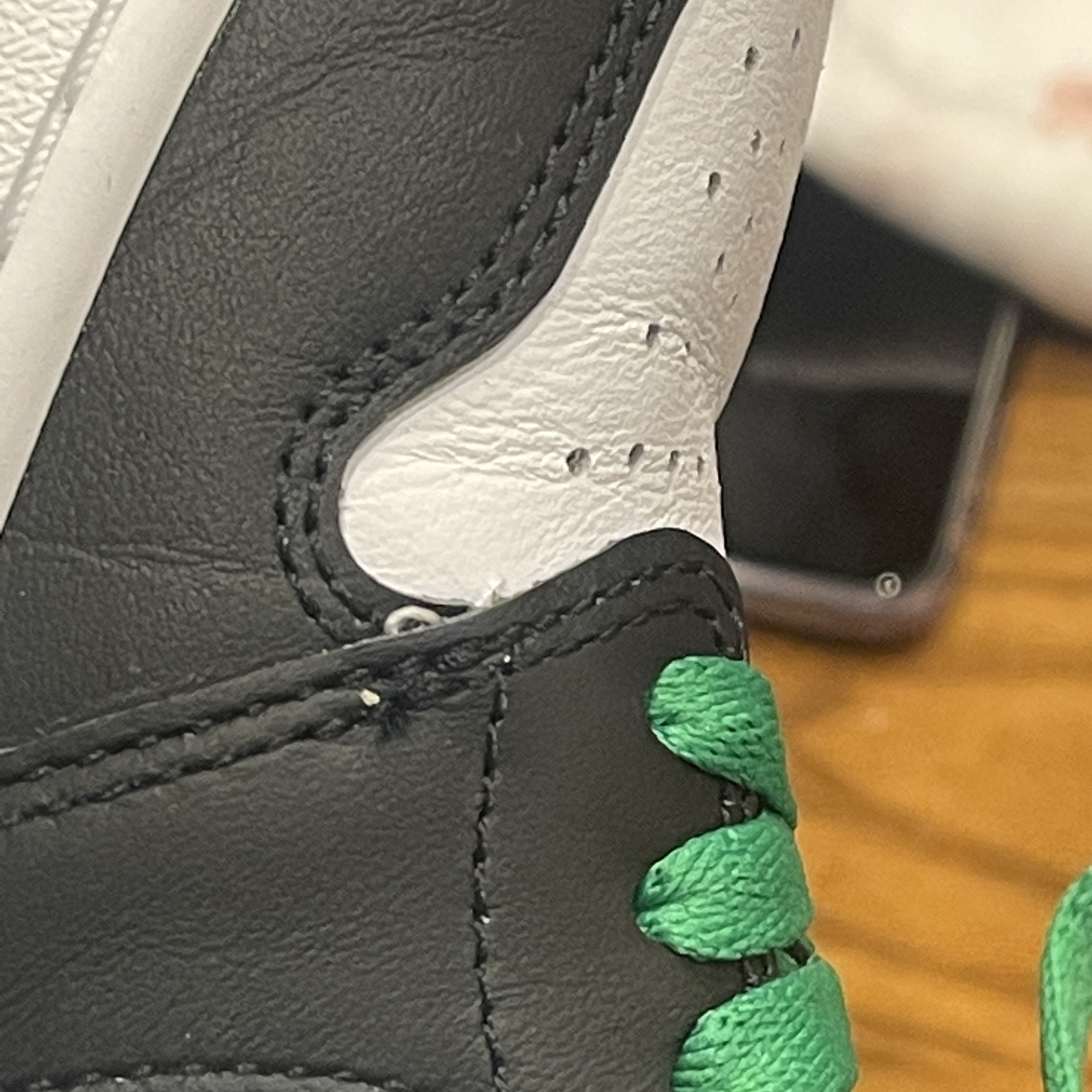 Jordan 1 Retro High OG Black and Lucky Green 착용 스타일 - 2