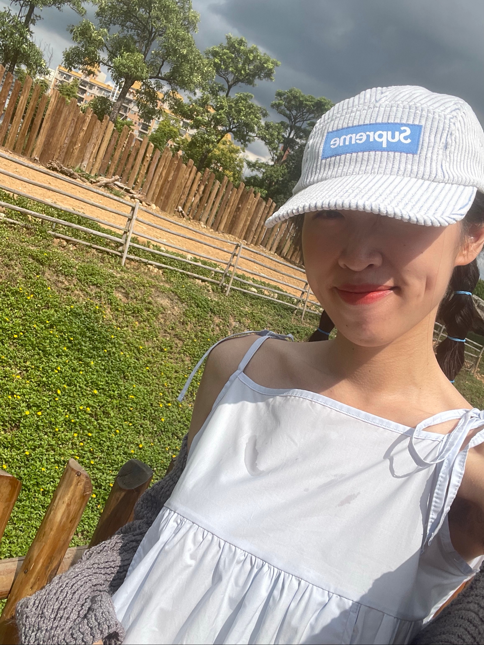 Supreme 2-Tone Corduroy Camp Cap White - 23SS, New Balance 2002R Gray 착용 스타일 - 3