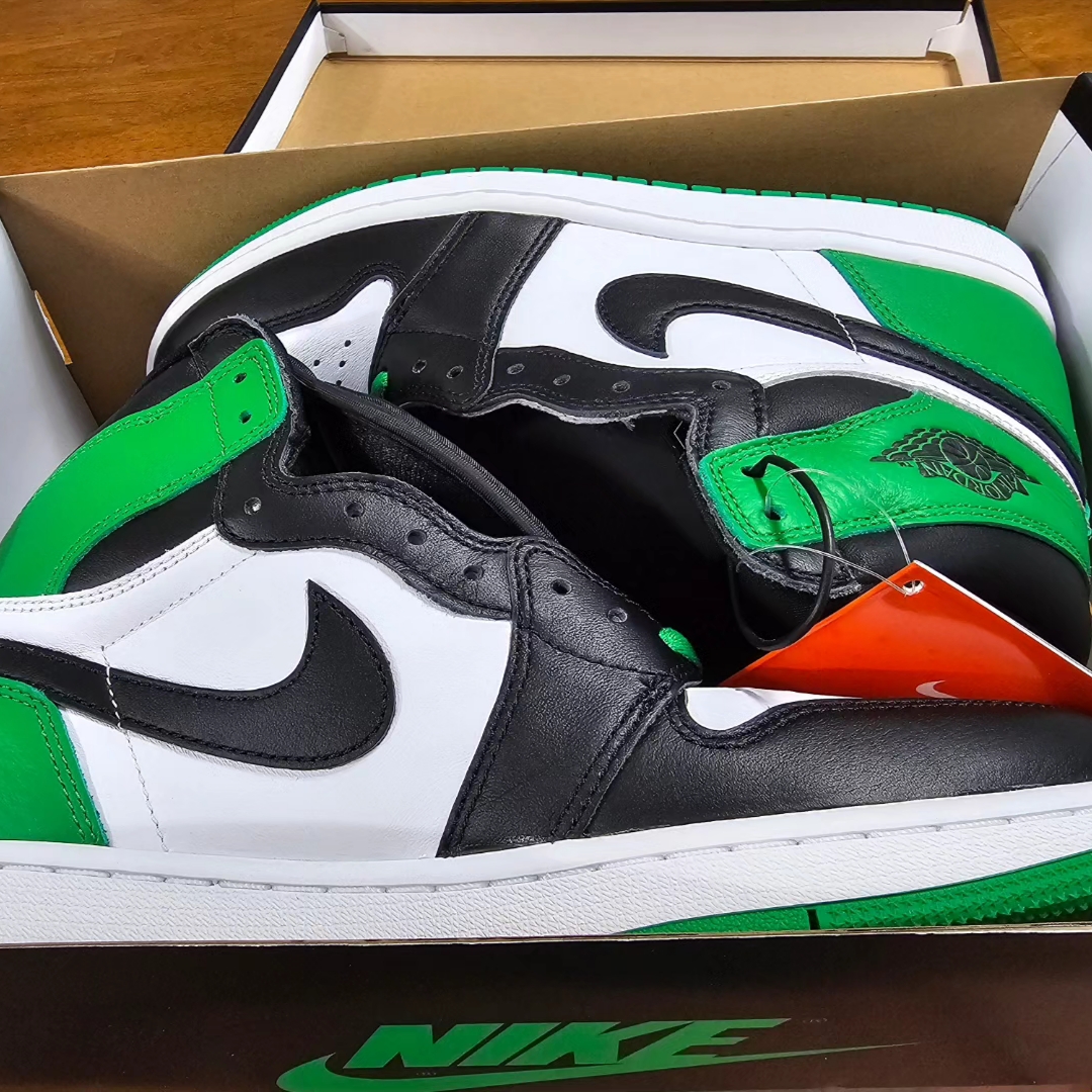 Jordan 1 Retro High OG Black and Lucky Green 착용 스타일