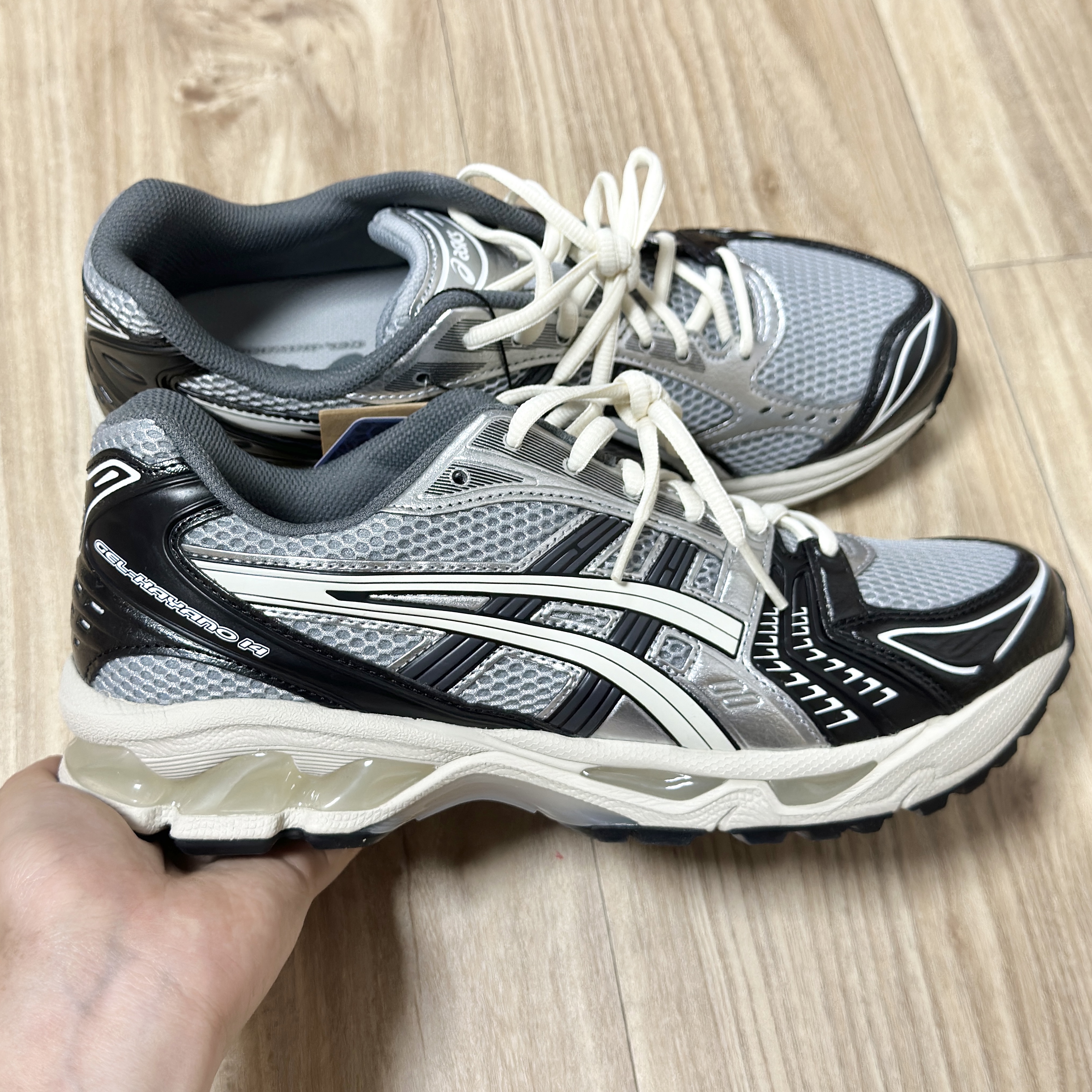 Asics Gel-Kayano 14 Black Glacier Grey 착용 스타일 - 4