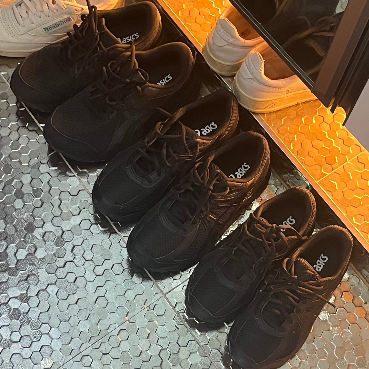 Asics Jog 100 S Black - 2E Wide 착용 스타일 - 2
