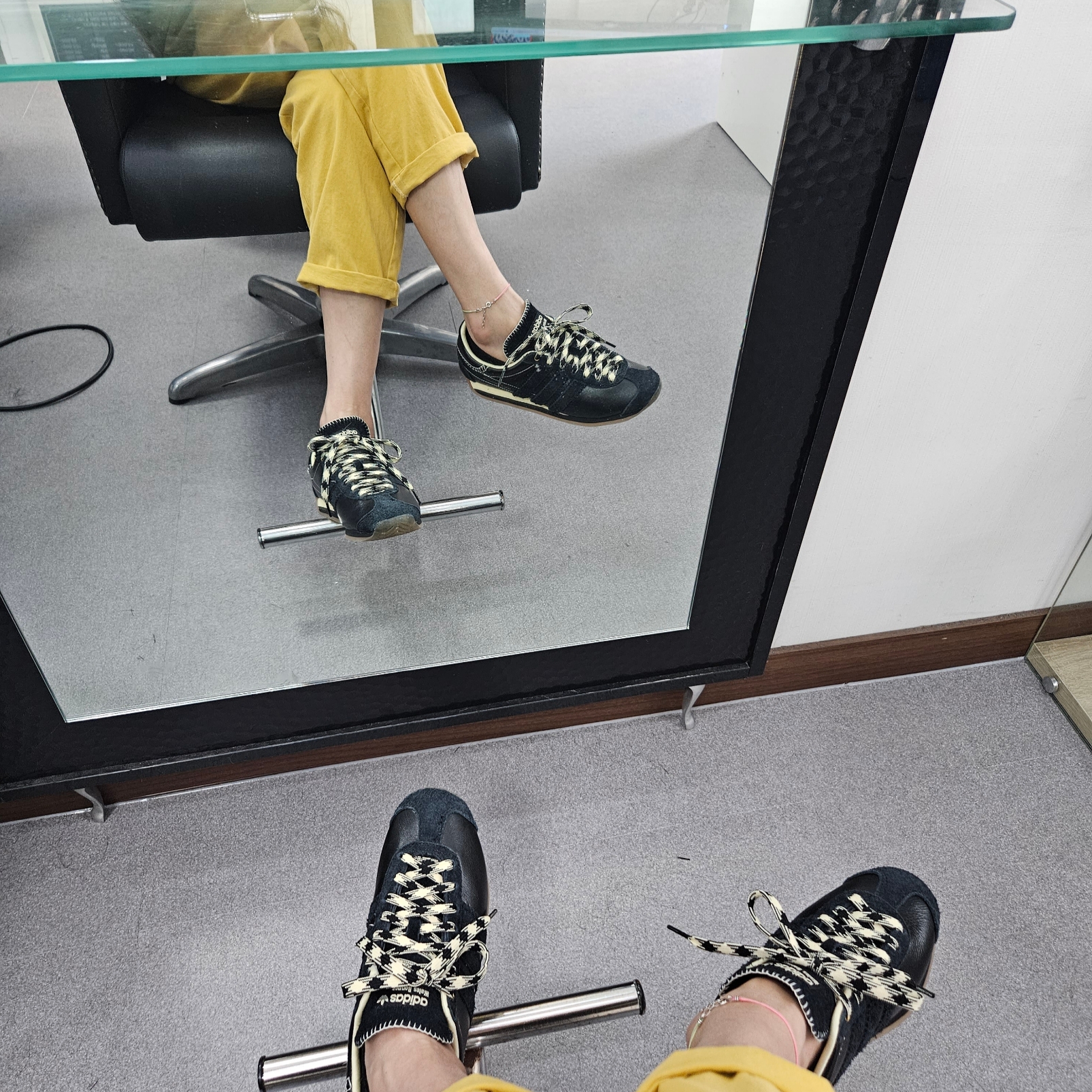 Adidas x Wales Bonner Country Core Black 착용 스타일 - 3