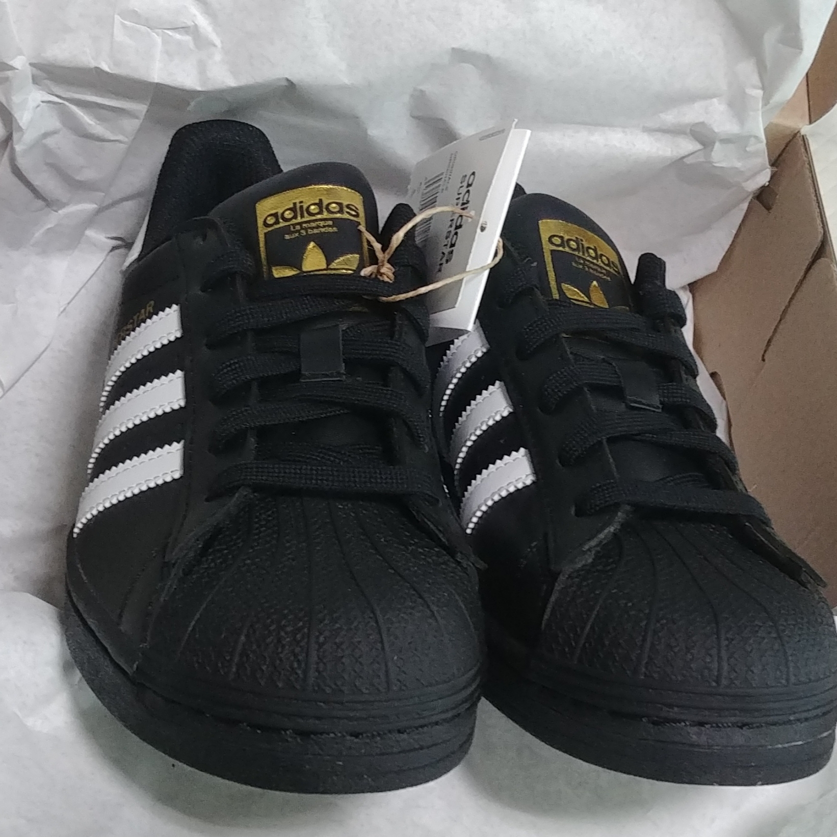 Adidas Superstar Core Black White 착용 스타일 - 3